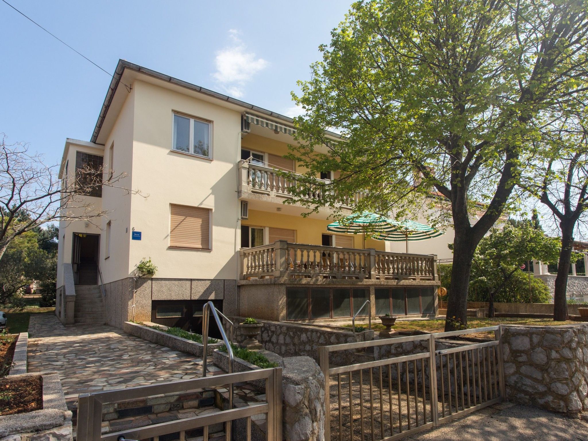 Appartement "Apartman Ester" mit Terrasse-Binnen