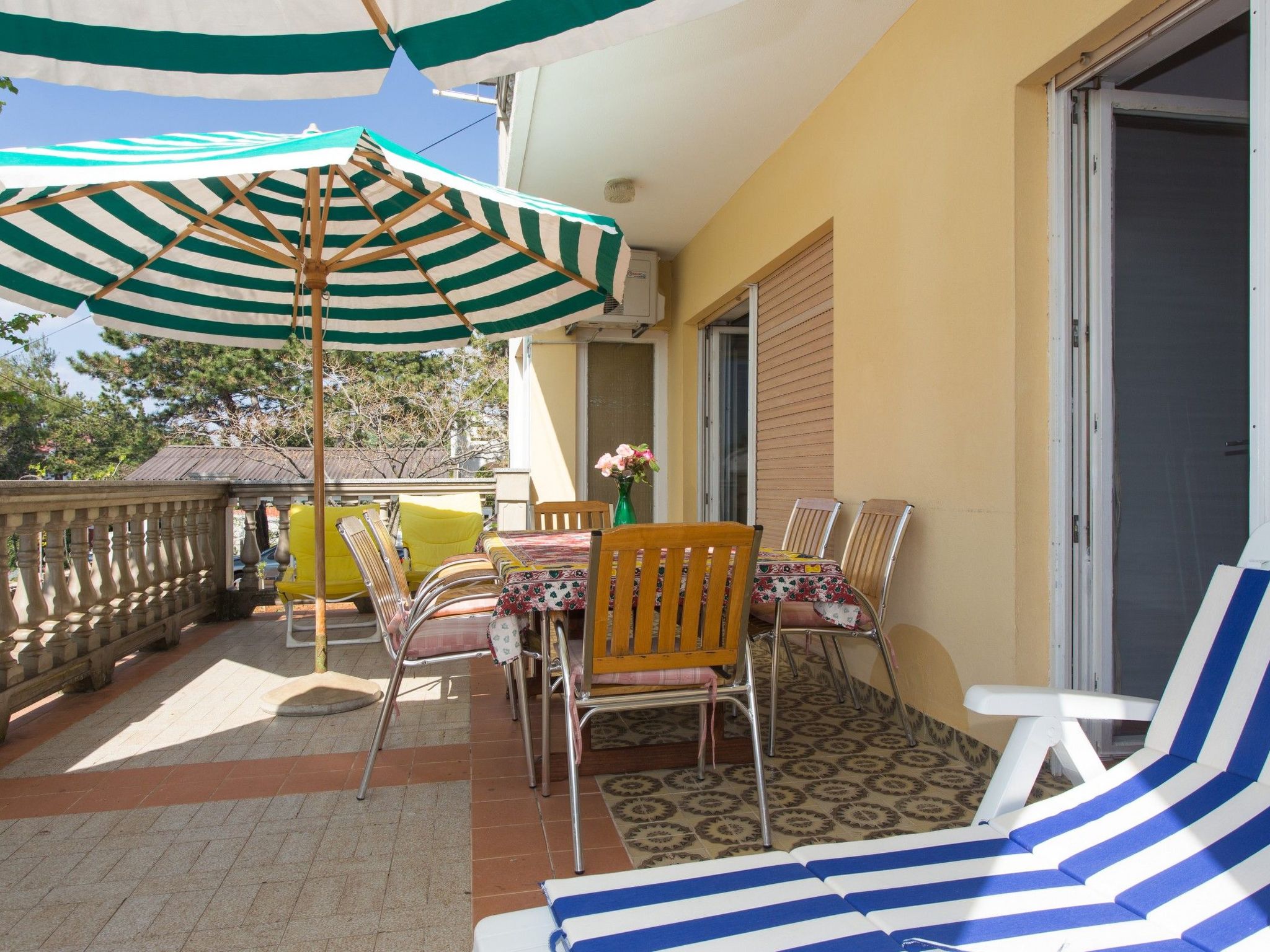 Appartement "Apartman Ester" mit Terrasse-Binnen