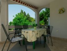 Vrijstaande studio aan zee in Punat met airco, bbq en tuin - thumbnail 2