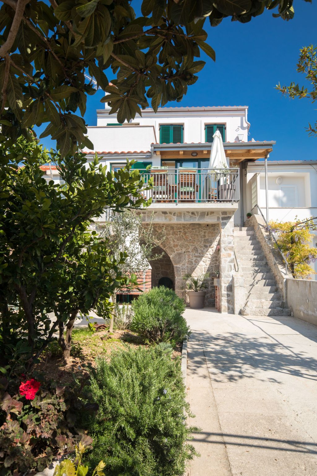 Mit Garten, Grill und Terrasse