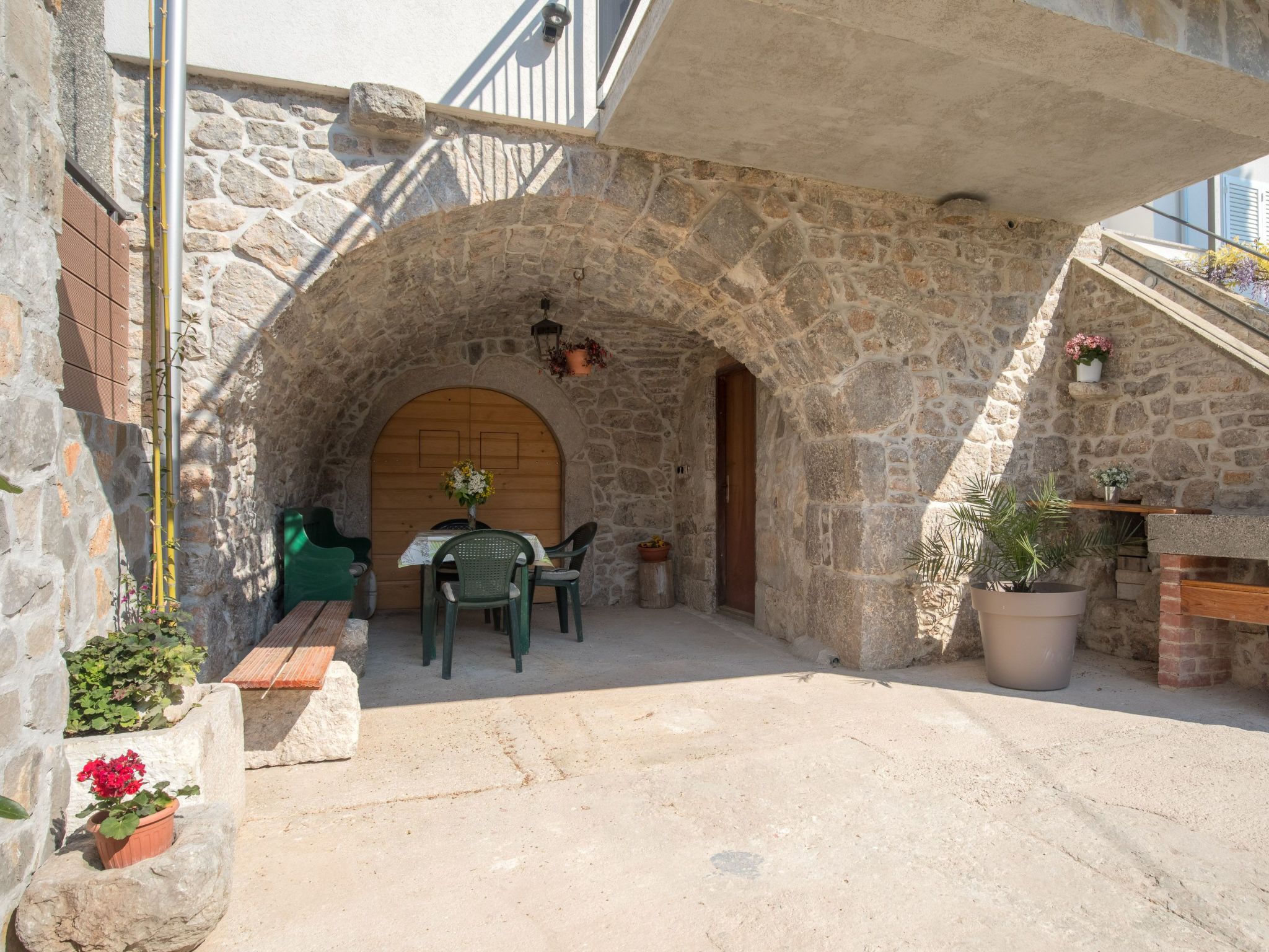 Mit Garten, Grill und Terrasse