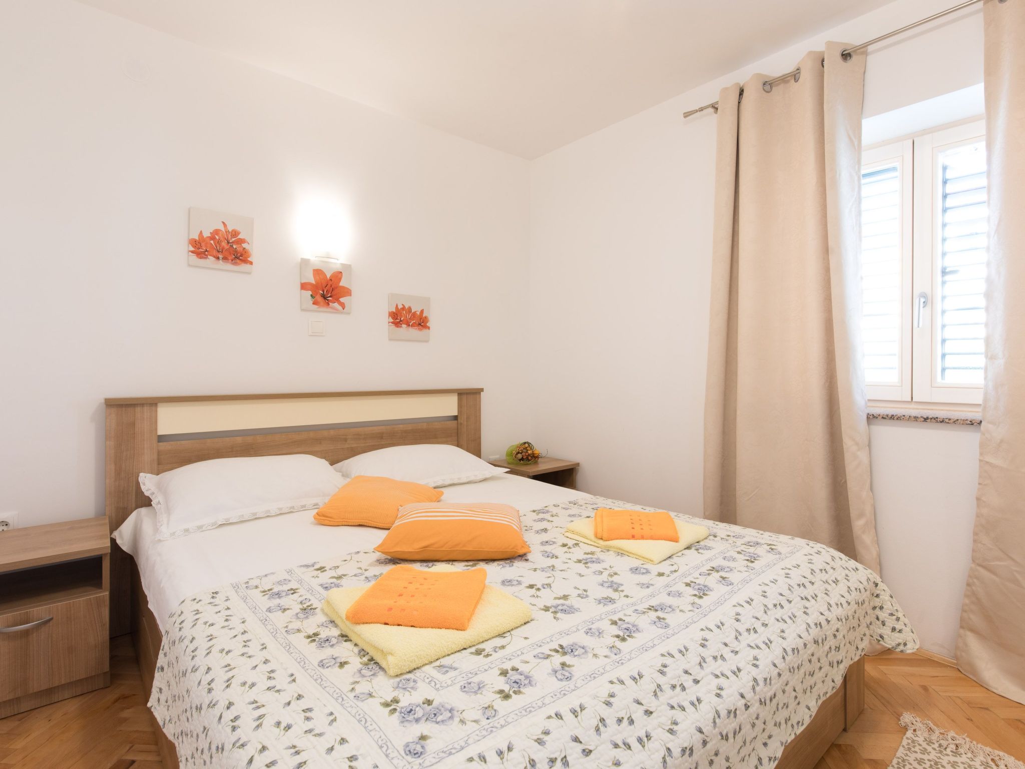 Mit Garten, Grill und Terrasse-Inside