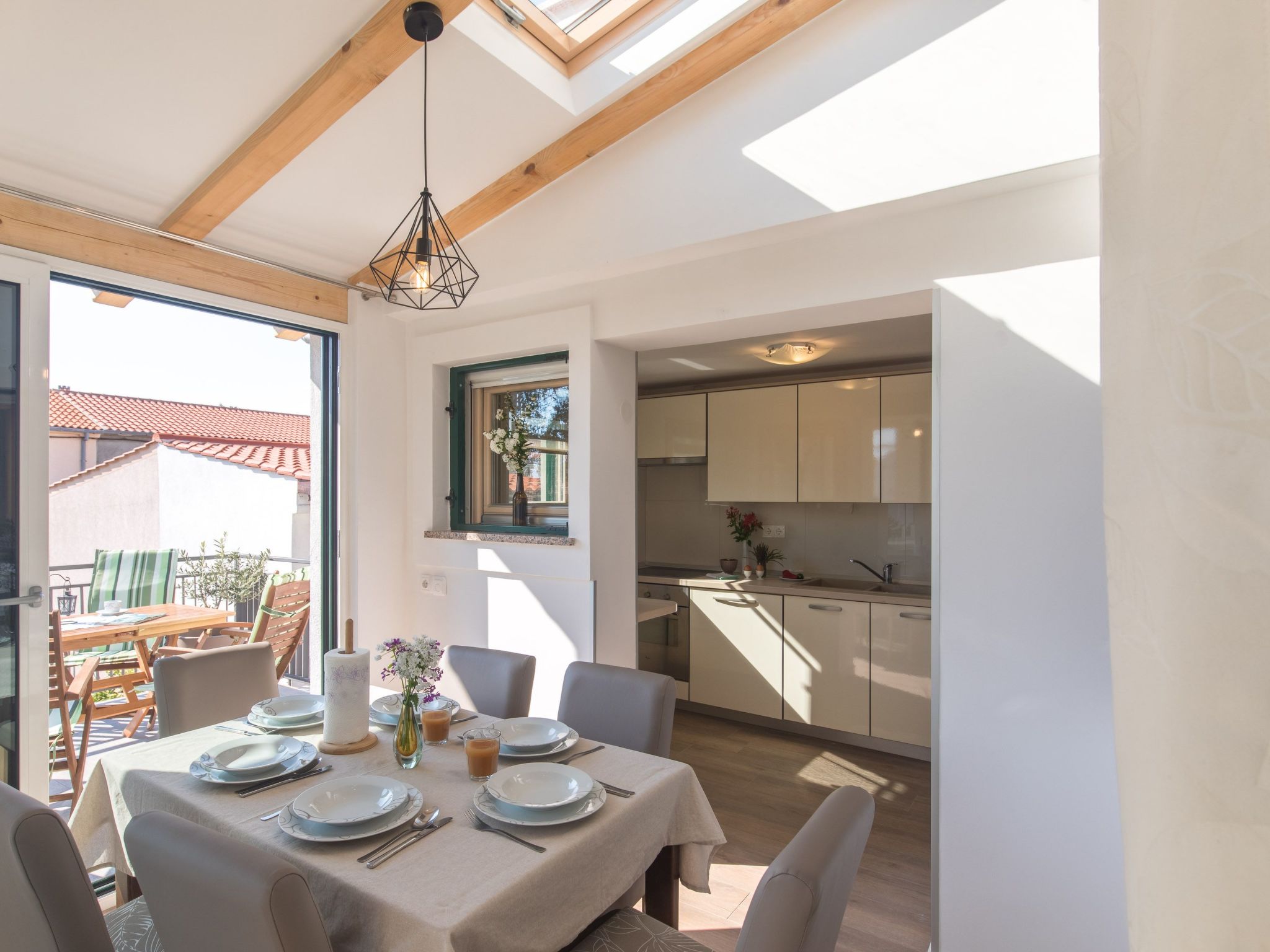 Mit Garten, Grill und Terrasse-Inside