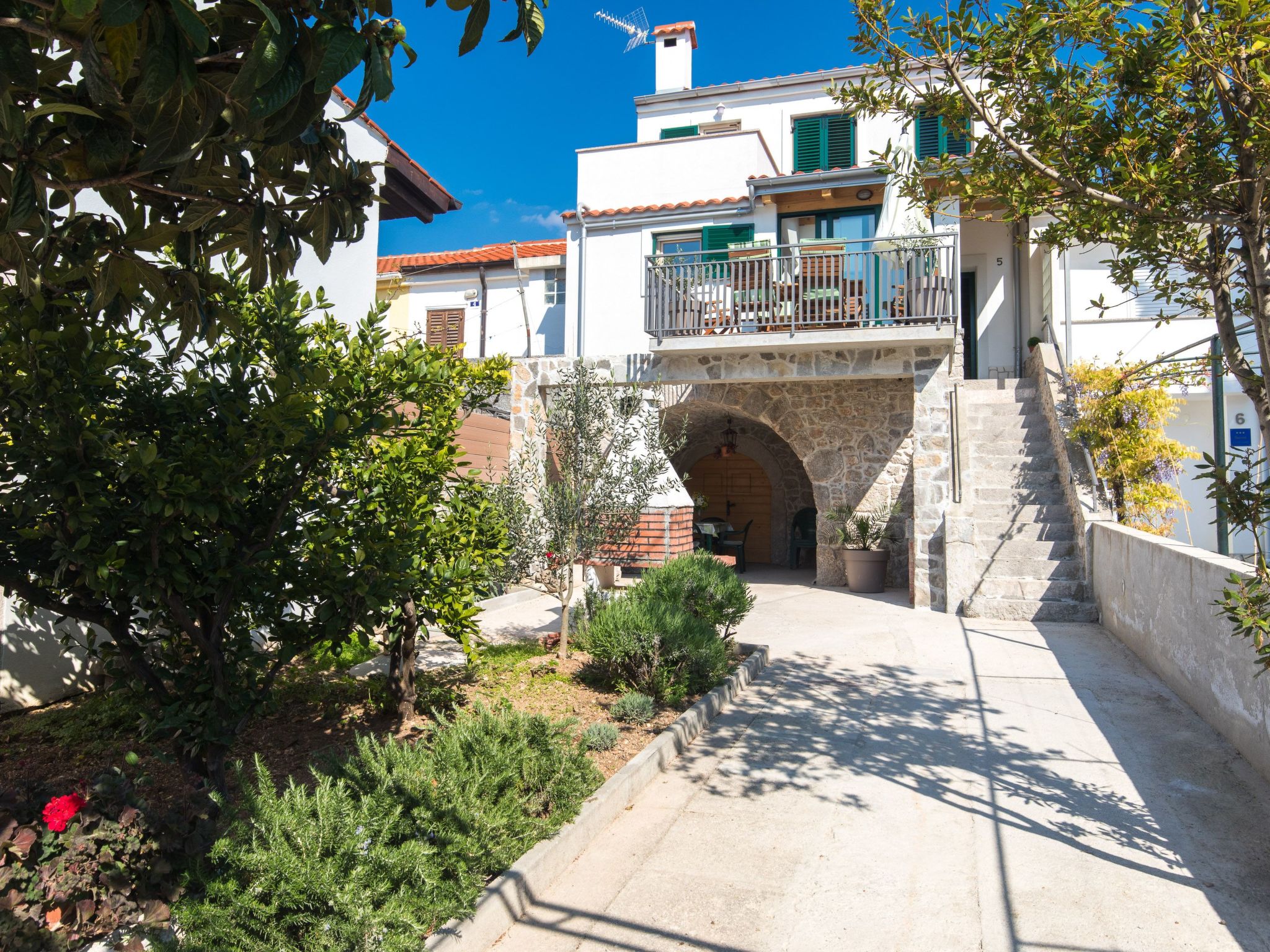 Mit Garten, Grill und Terrasse-Outside