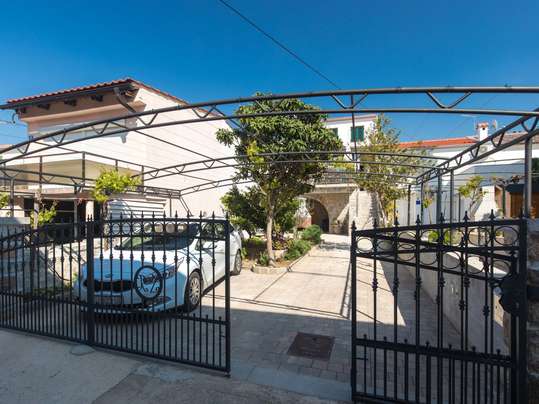 Mit Garten, Grill und Terrasse-Outside