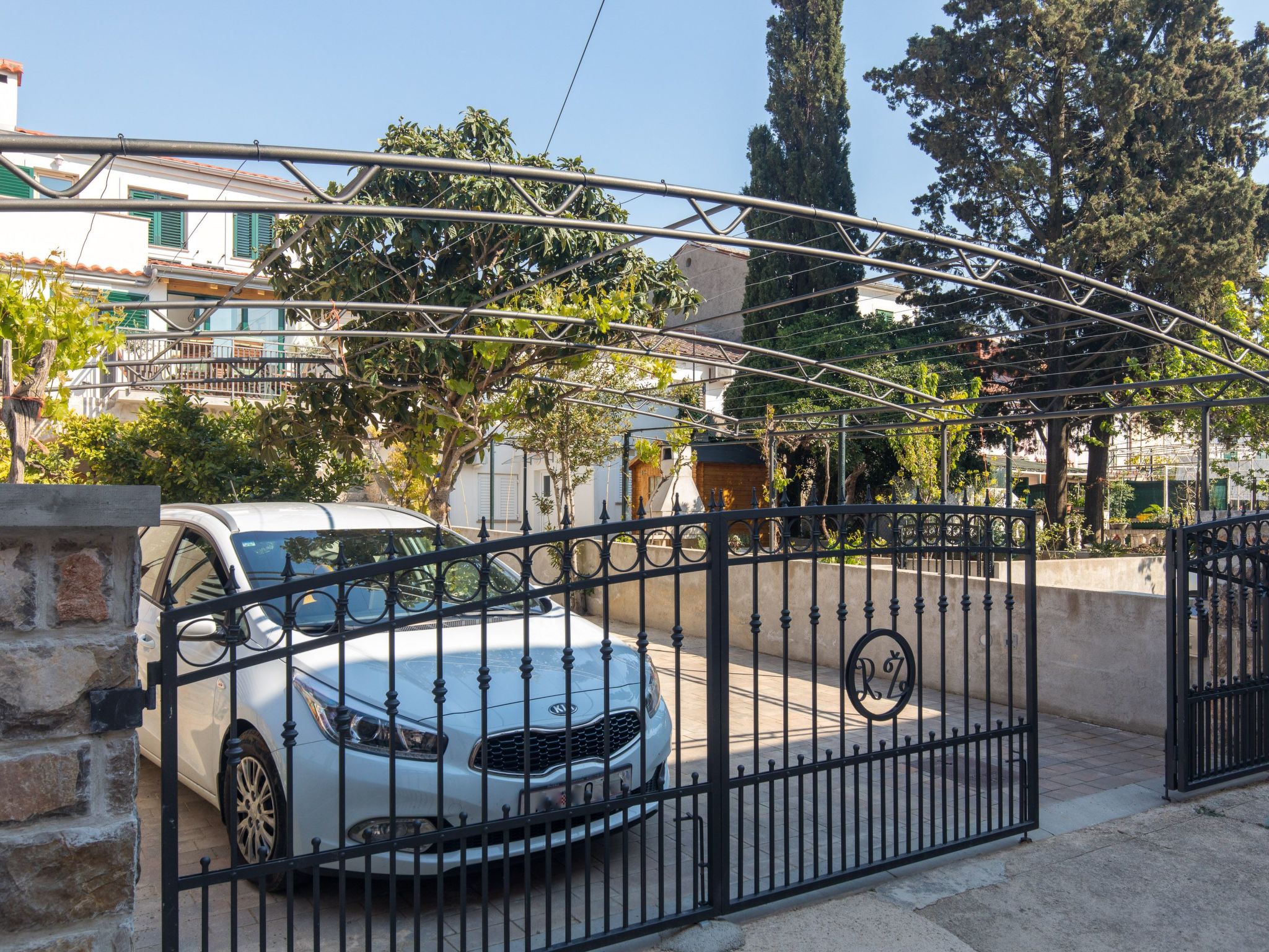 Photo of mit Garten, Grill und Terrasse