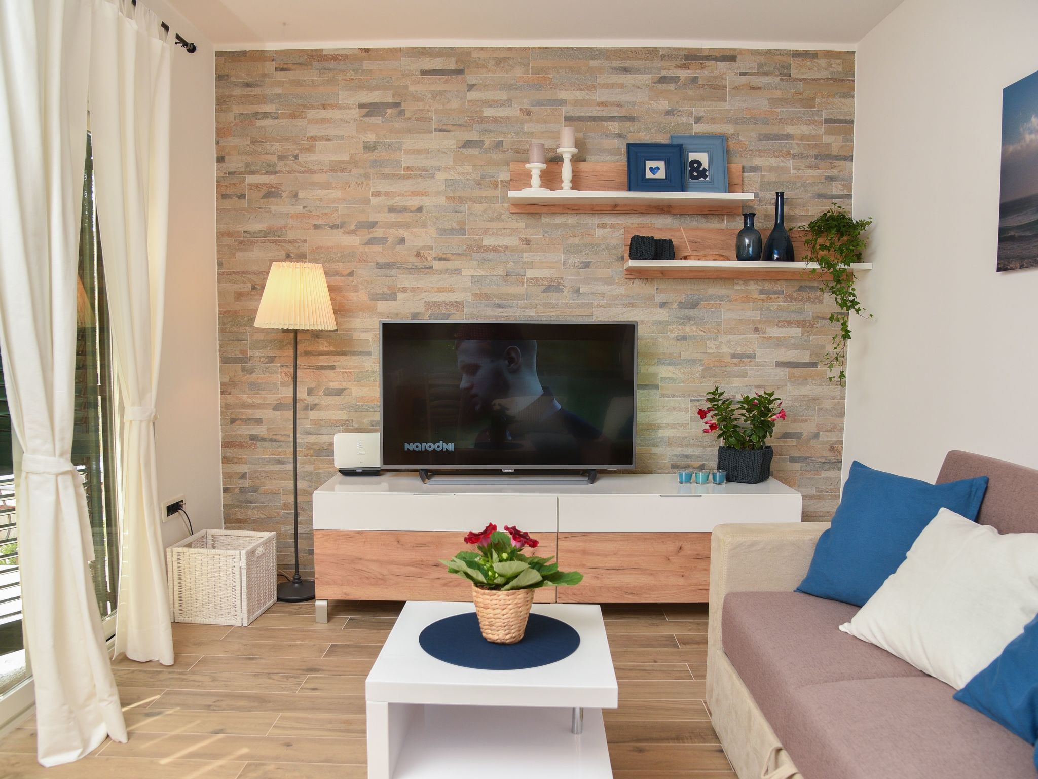 Villa Lipa-Image-tags.info