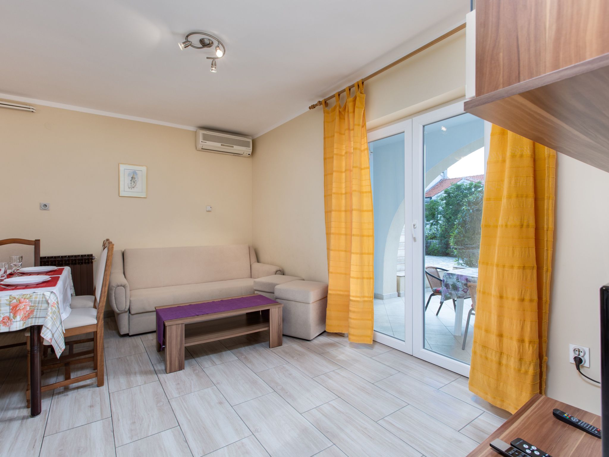 Schöne Wohnung "Apartman Mira 1" mit Terrasse-Binnen