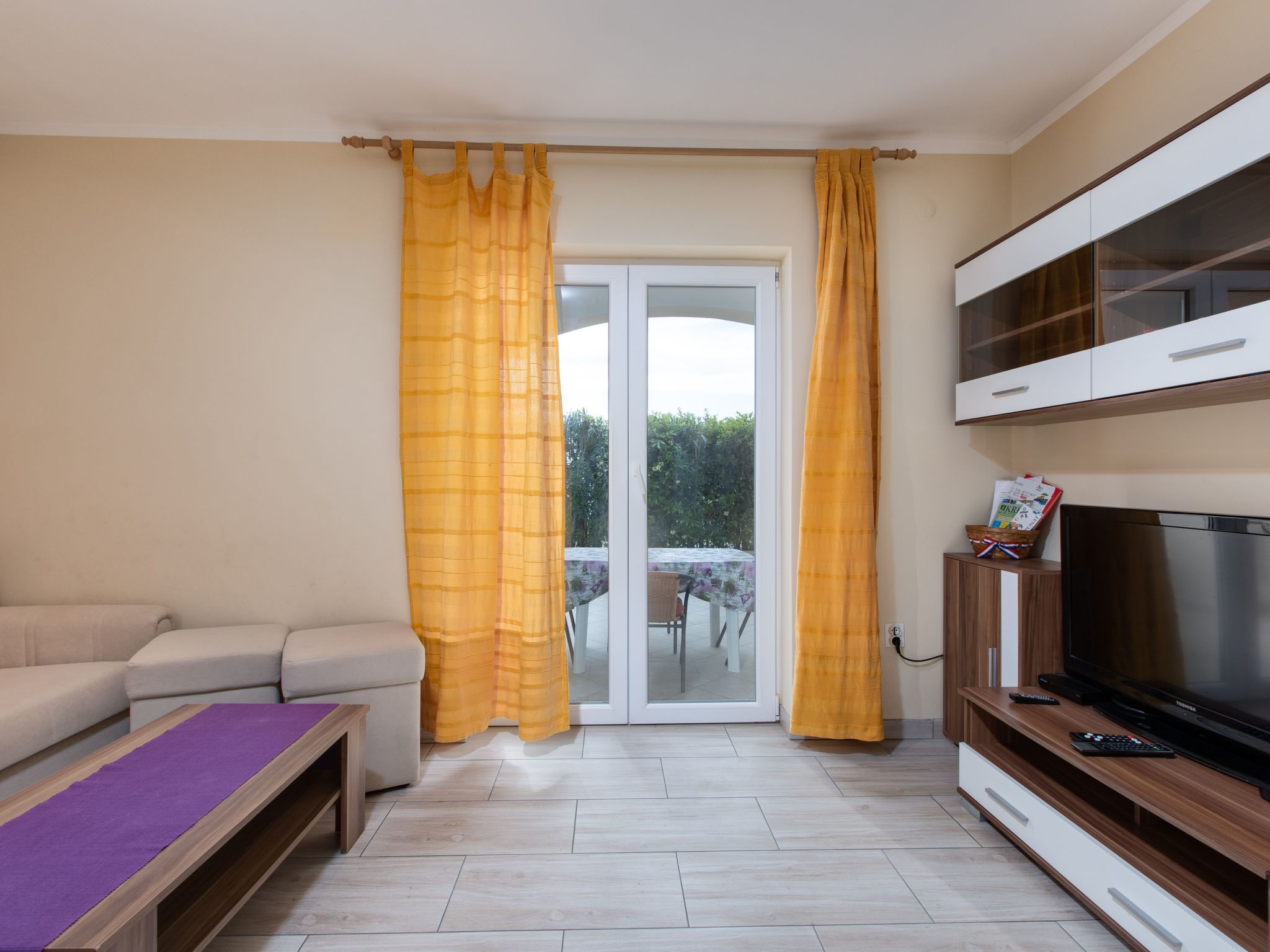 Schöne Wohnung "Apartman Mira 1" mit Terrasse-Binnen