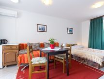 Apartmenthaus „Sean“ mit Parkplatz, Olivenhain