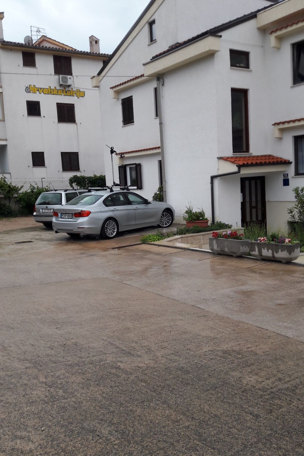 Photo of Apartmenthaus „Sean“ mit Parkplatz, Olivenhain