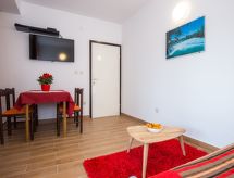 Wohnung Nr. 1 mit 2 Schlafzimmern und 2 Balkonen im 1. Obergeschoss