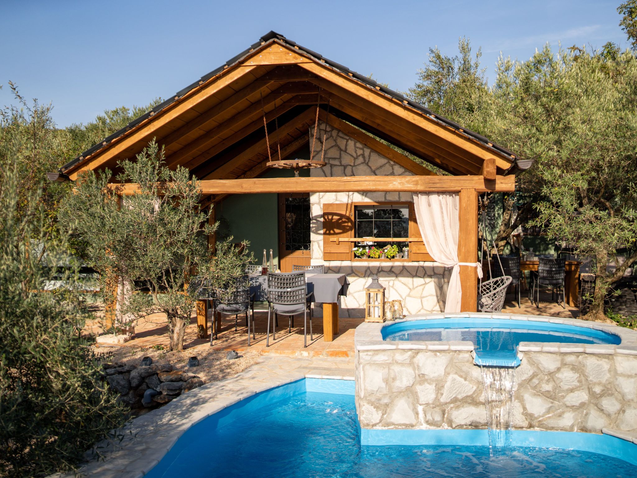 Haus mit Pool, 50 Meter vom Meer entfernt