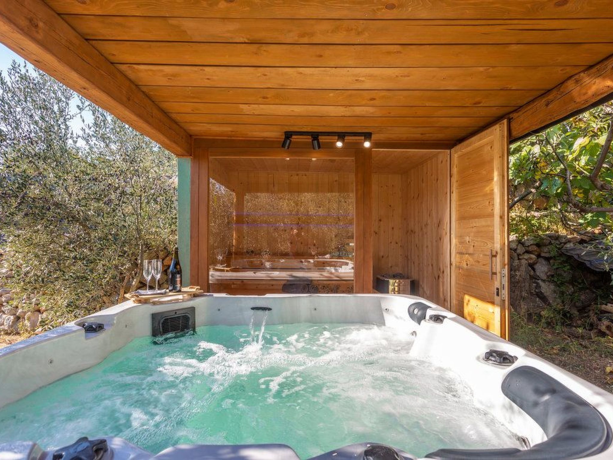 Haus mit Pool, 50 Meter vom Meer entfernt-Image-tags.info