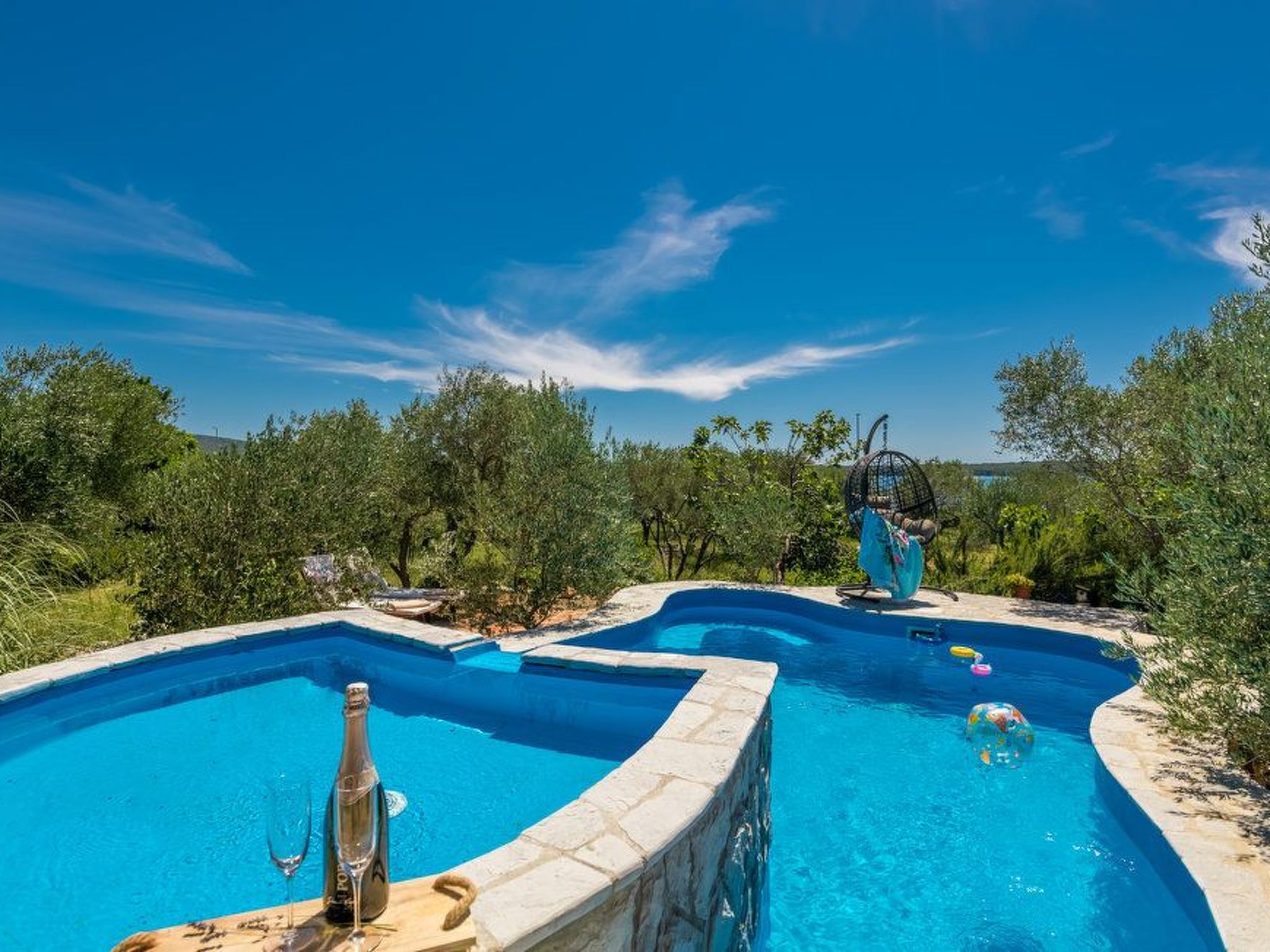 Haus mit Pool, 50 Meter vom Meer entfernt-Image-tags.info