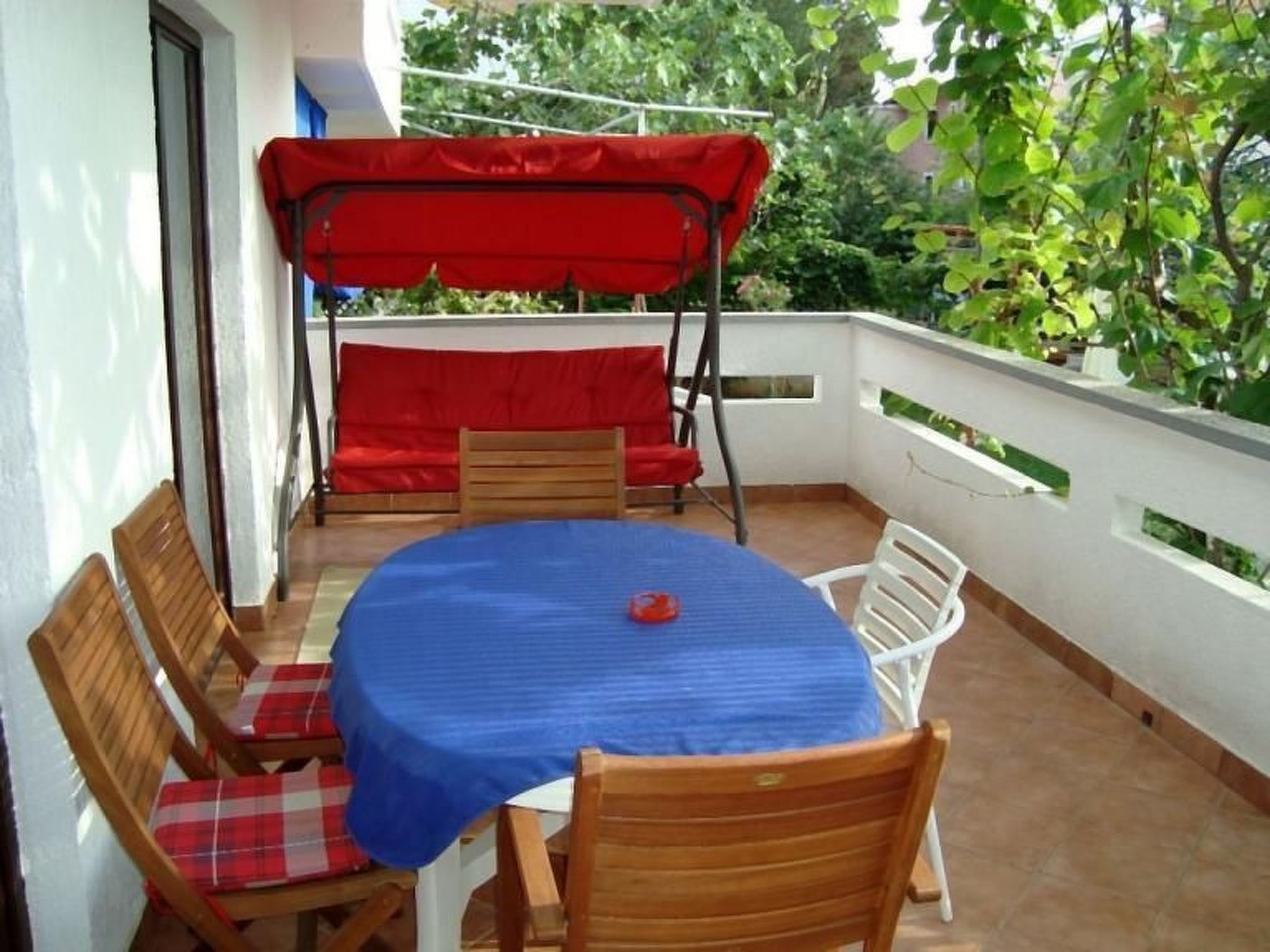 2-Zimmer-Wohnung mit 1 Badezimmer und Terrasse-Draußen