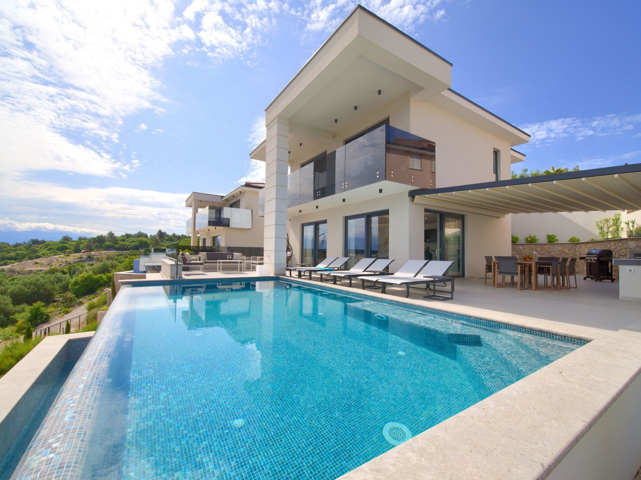 Luxuriöse Villa mit Pool und fantastischem Meerblick