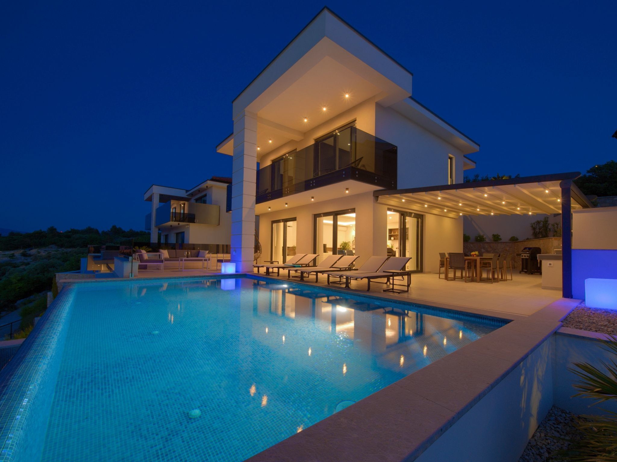 Luxuriöse Villa mit Pool und fantastischem Meerblick-Image-tags.info