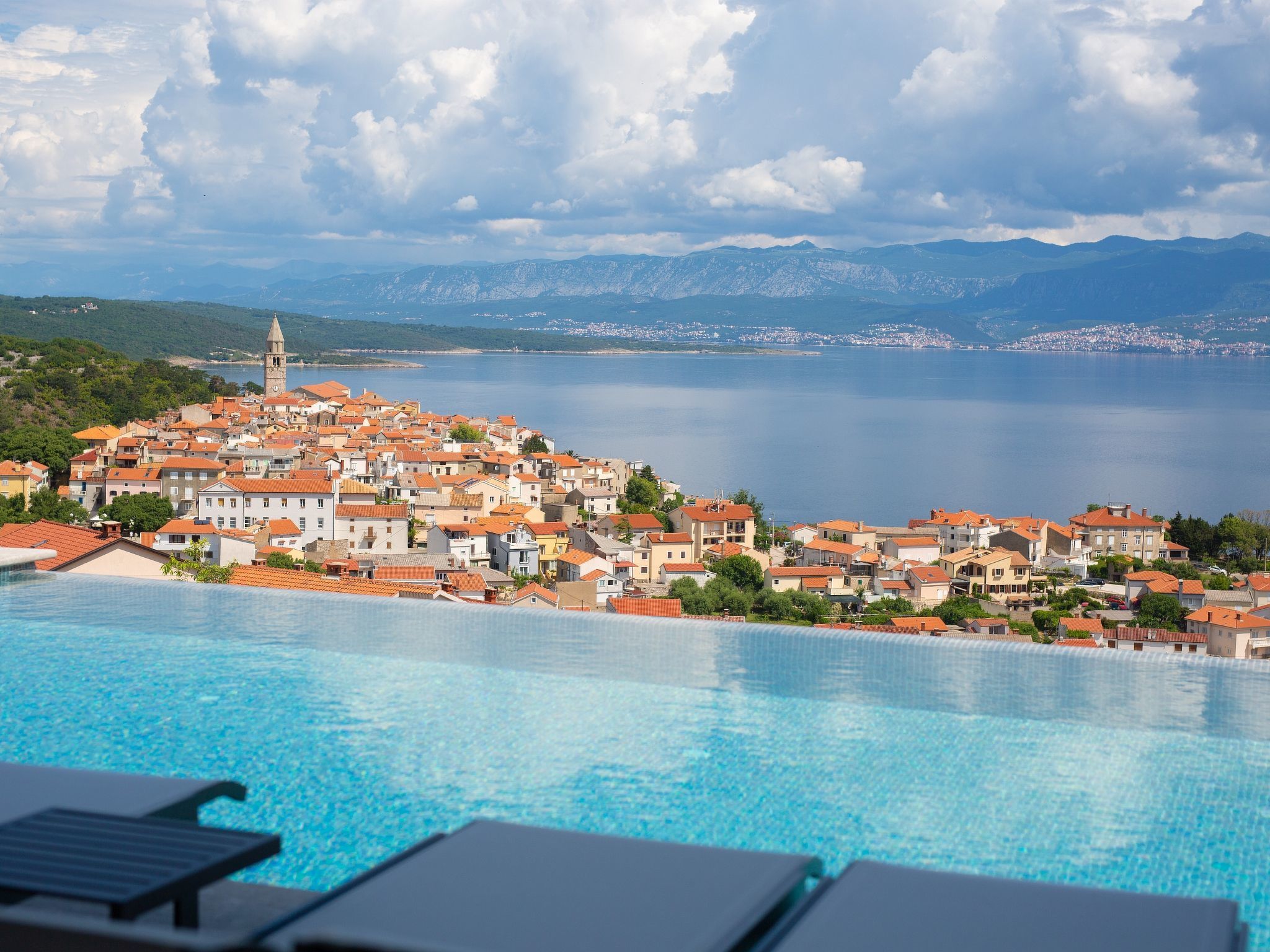 Luxuriöse Villa mit Pool und fantastischem Meerblick-Image-tags.info