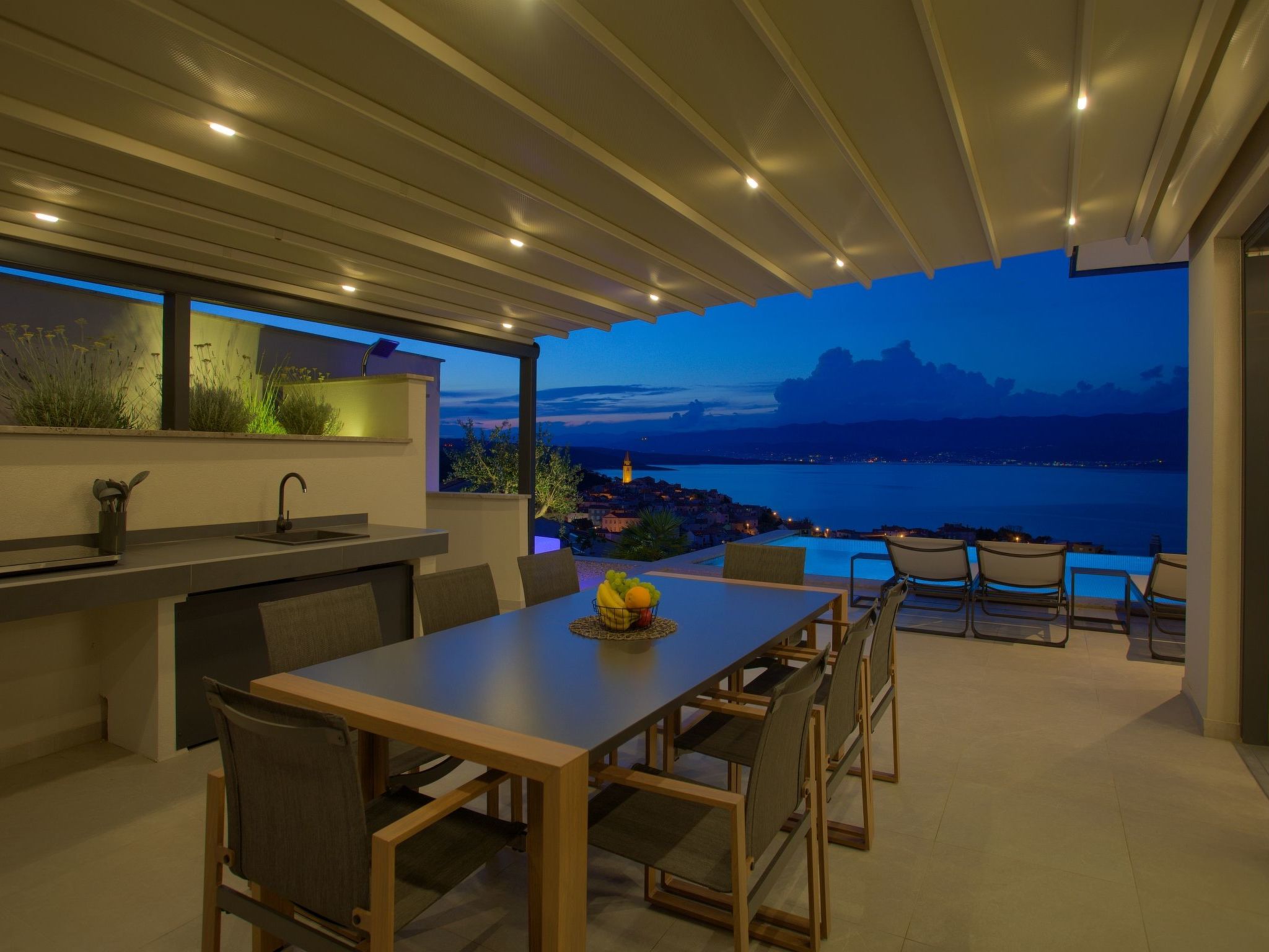 Luxuriöse Villa mit Pool und fantastischem Meerblick-Image-tags.info