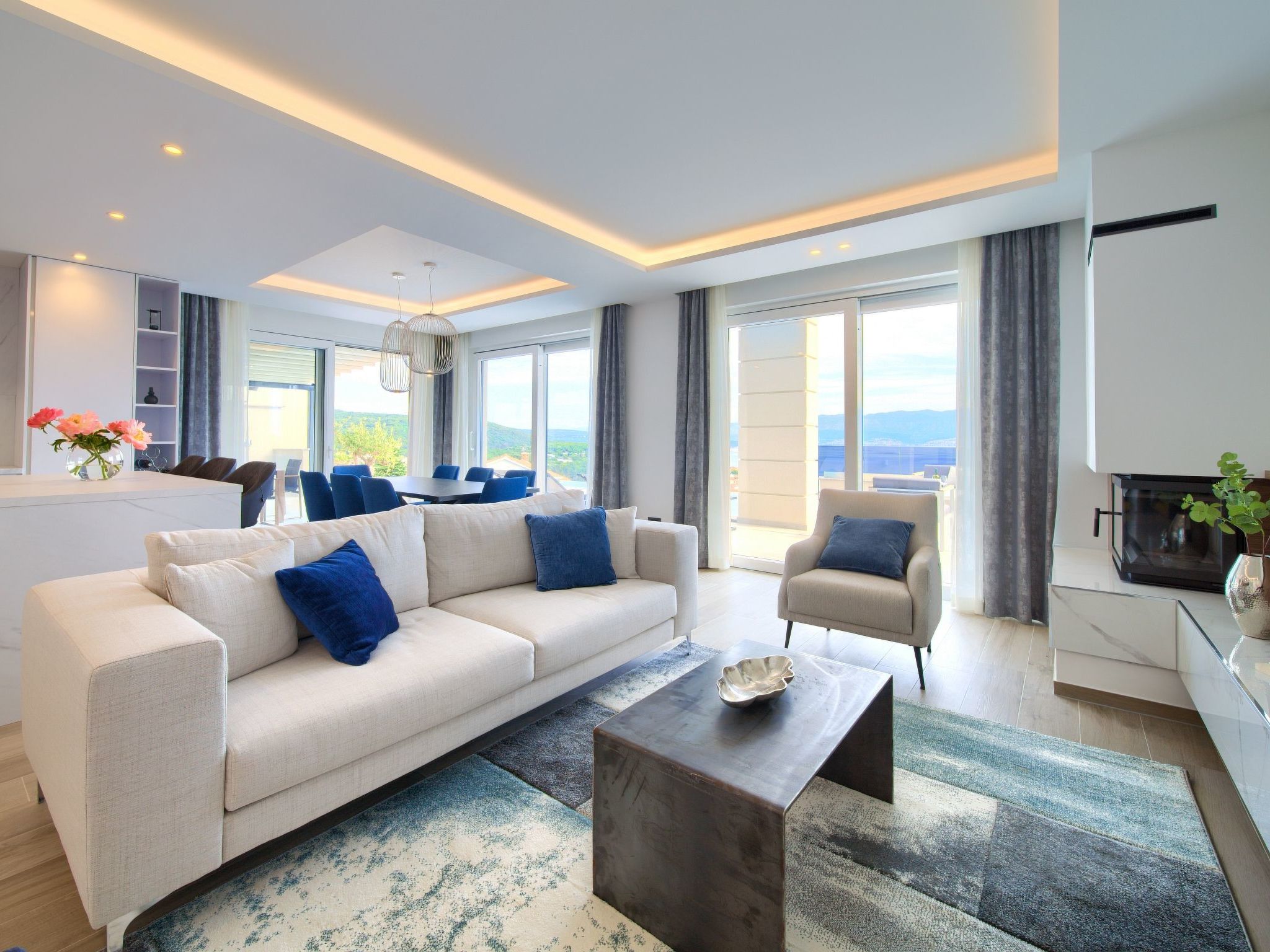 Luxuriöse Villa mit Pool und fantastischem Meerblick-Image-tags.info