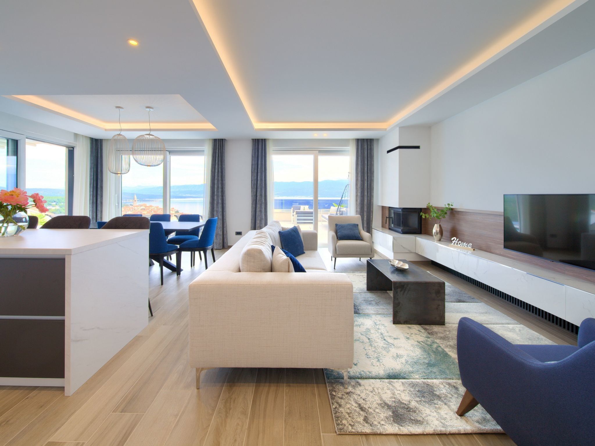 Luxuriöse Villa mit Pool und fantastischem Meerblick-Image-tags.info