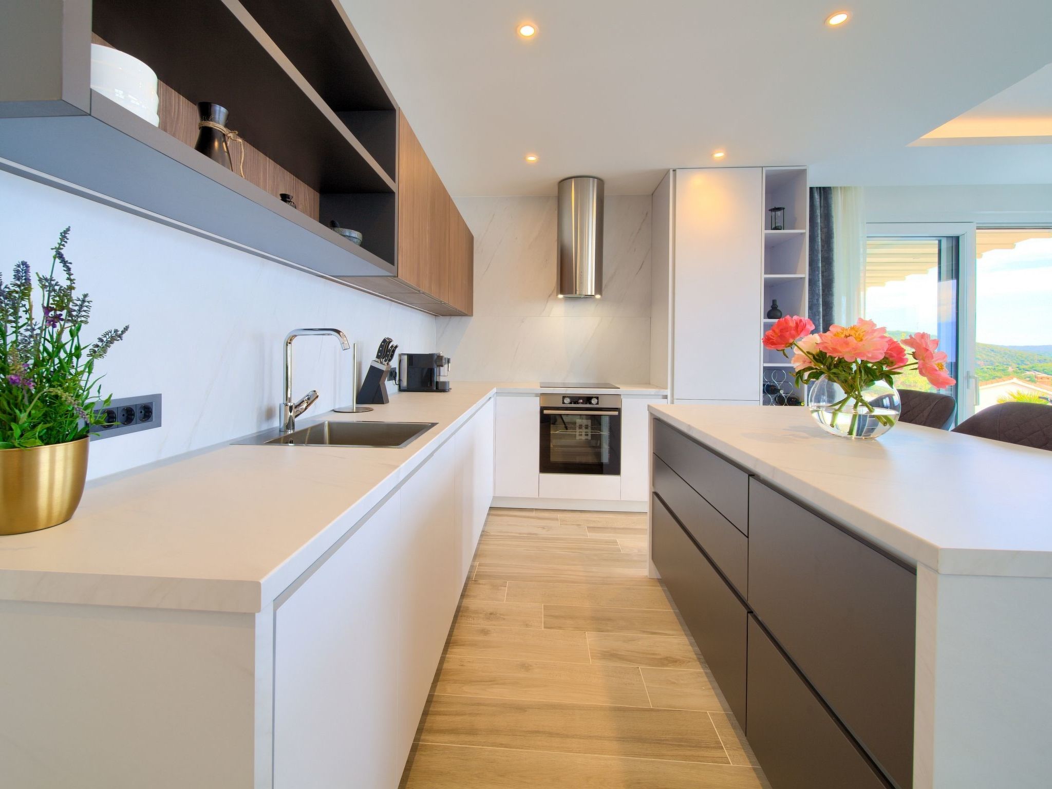 Luxuriöse Villa mit Pool und fantastischem Meerblick-Image-tags.info