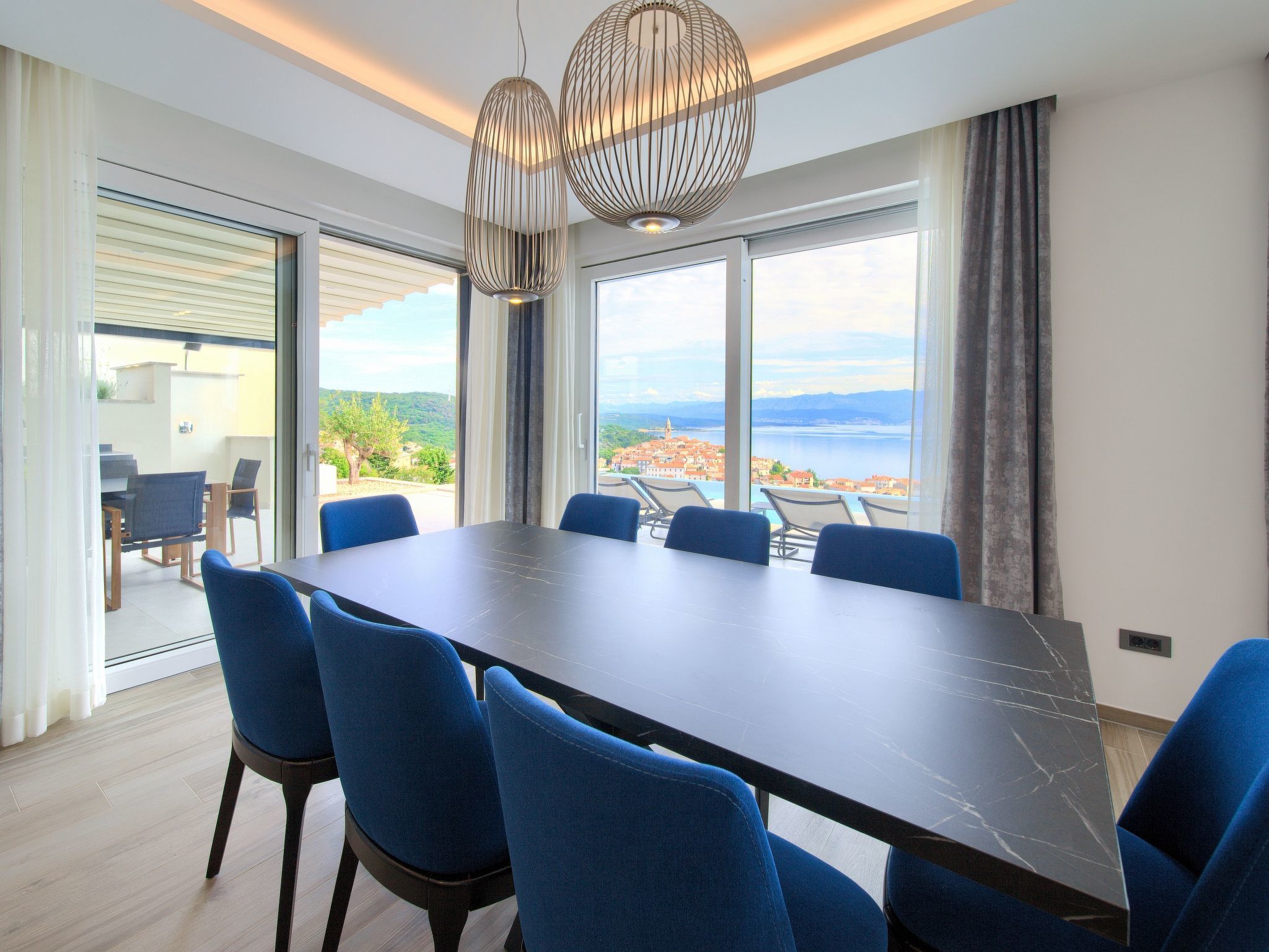 Luxuriöse Villa mit Pool und fantastischem Meerblick-Image-tags.info