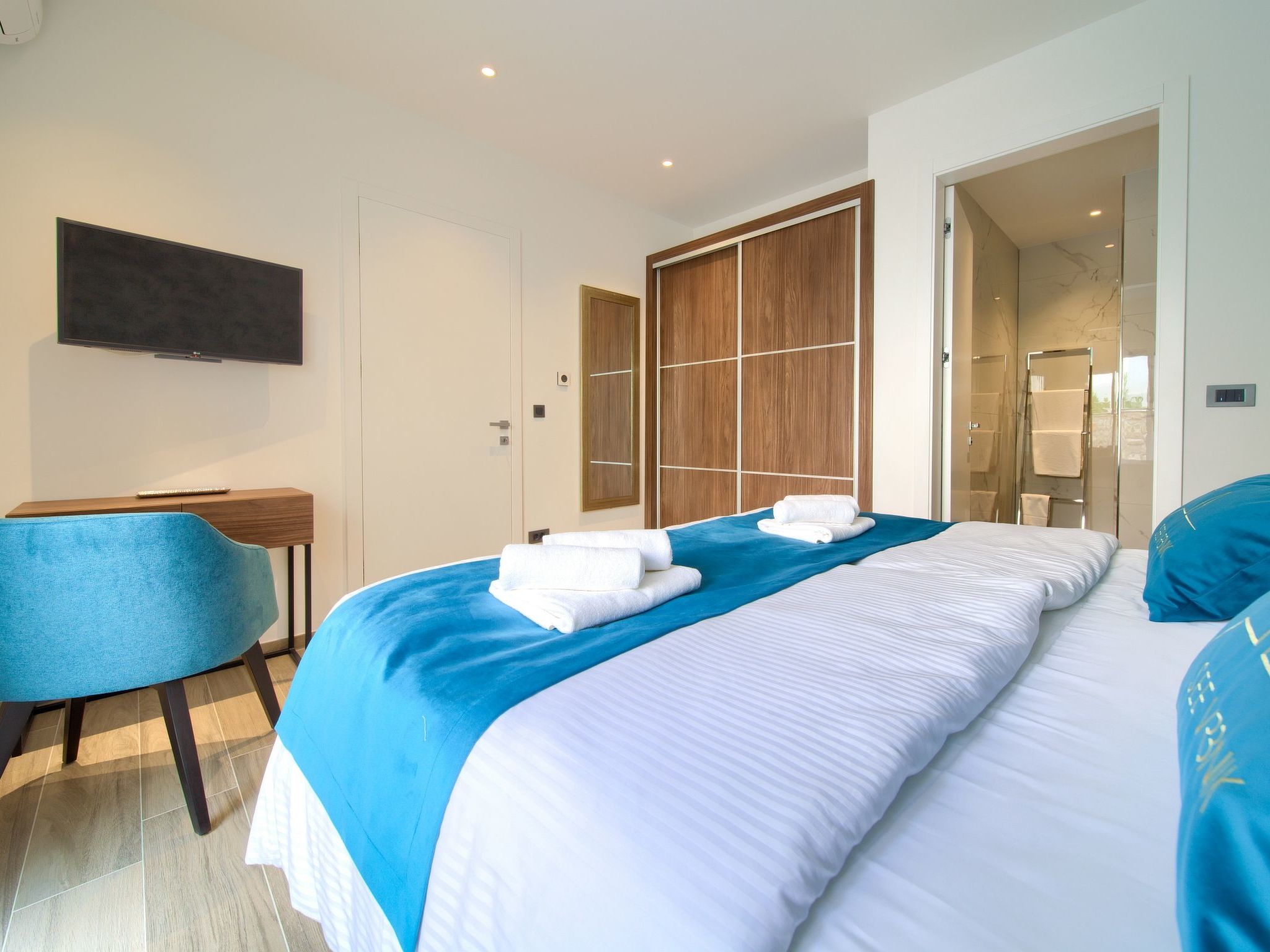 Luxuriöse Villa mit Pool und fantastischem Meerblick-Image-tags.info