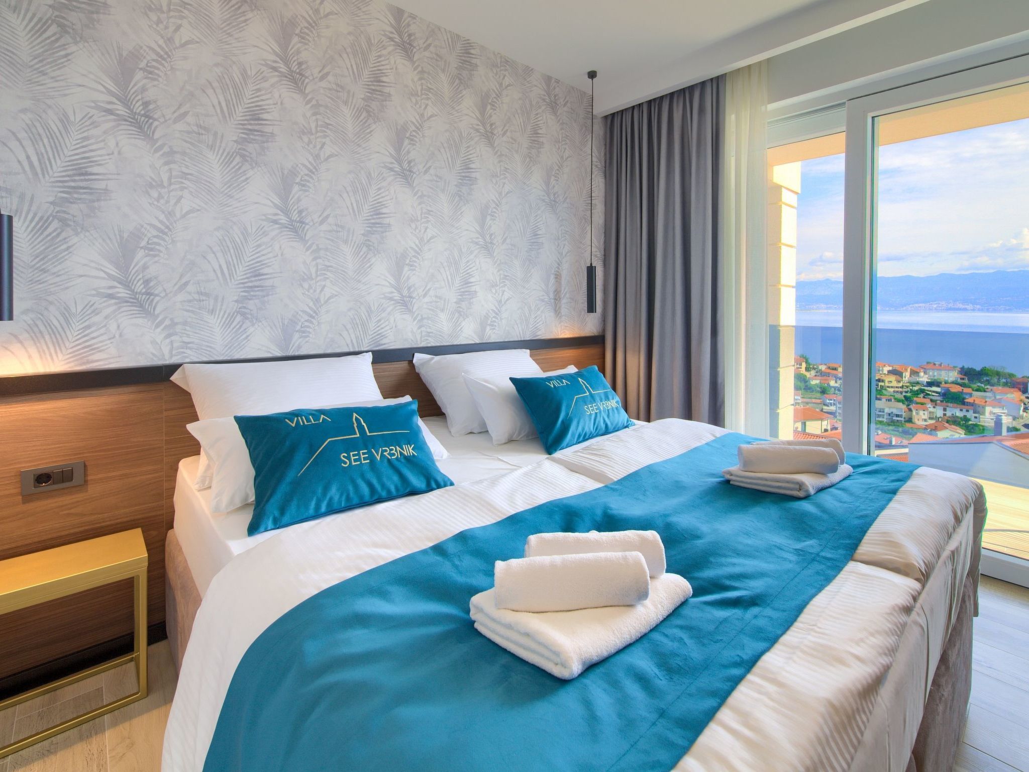 Luxuriöse Villa mit Pool und fantastischem Meerblick-Image-tags.info