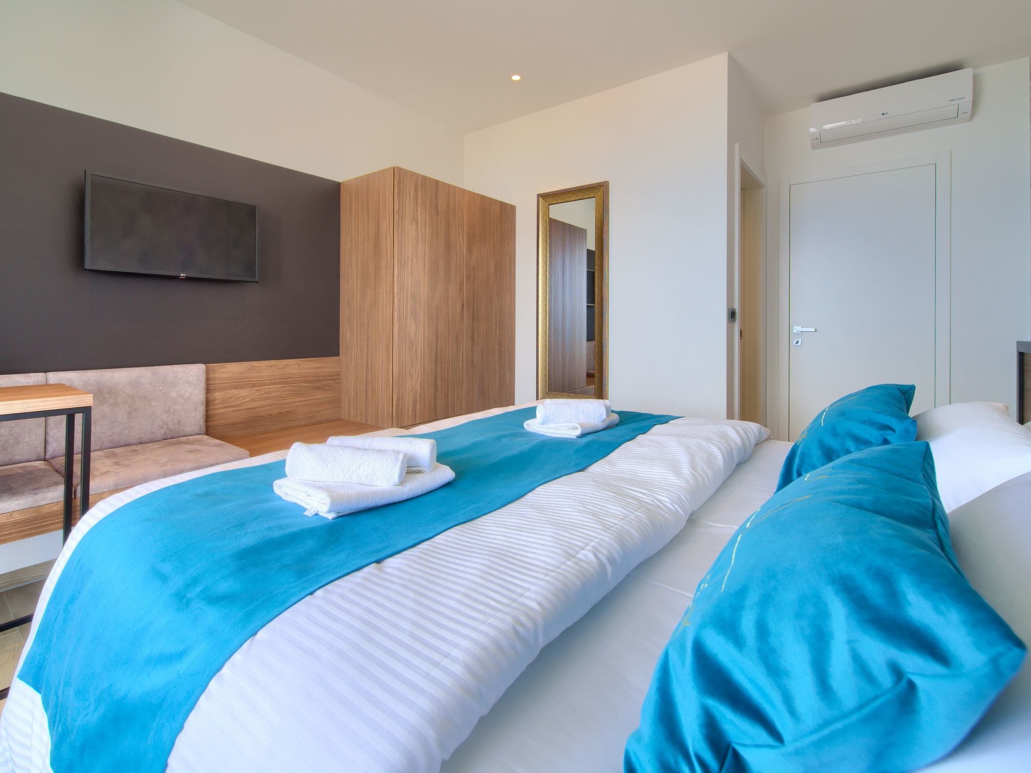 Luxuriöse Villa mit Pool und fantastischem Meerblick-Image-tags.info