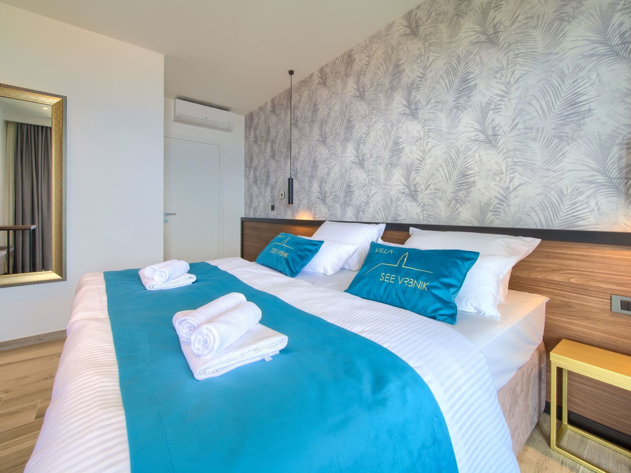 Luxuriöse Villa mit Pool und fantastischem Meerblick-Image-tags.info