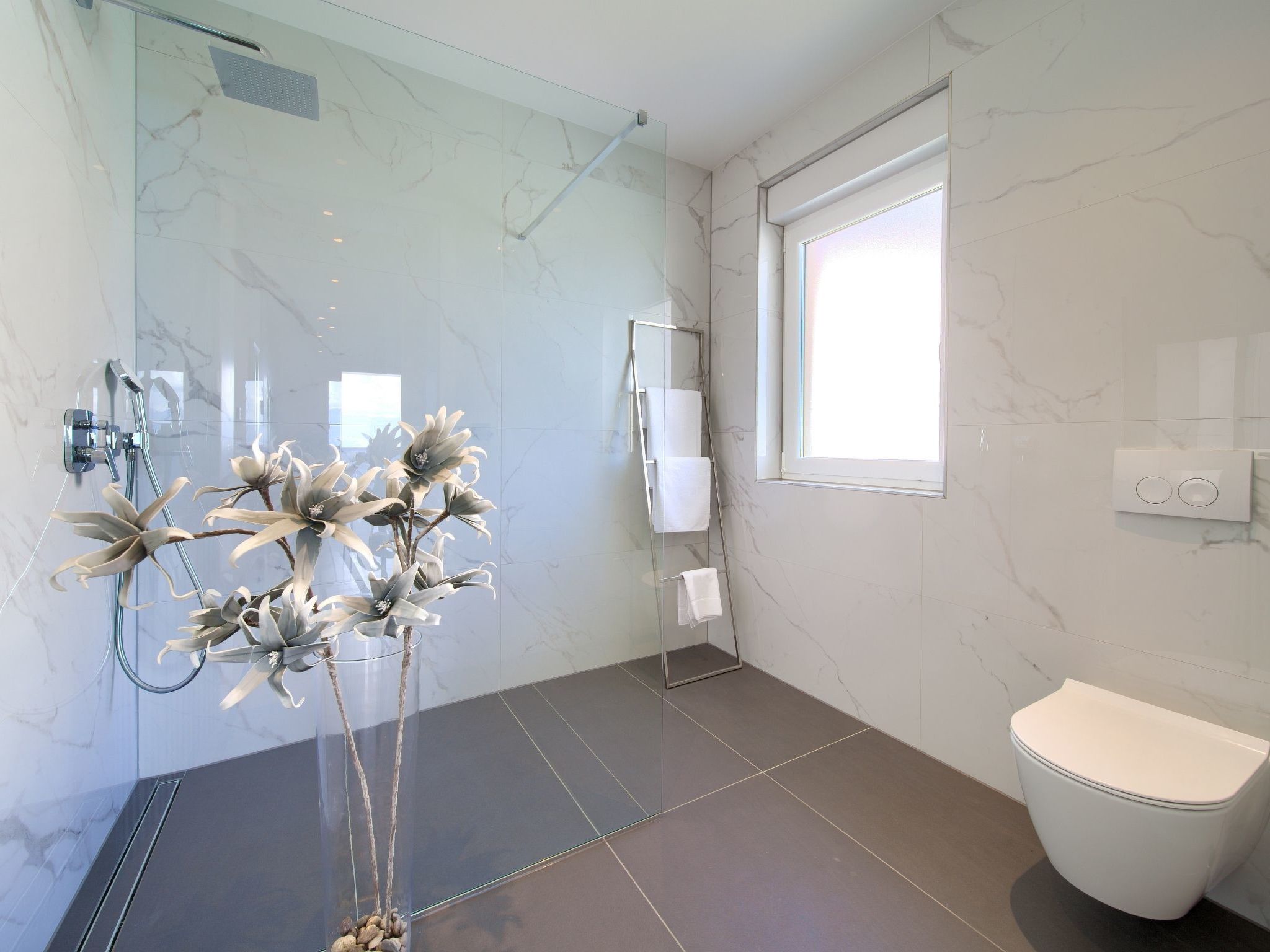 Luxuriöse Villa mit Pool und fantastischem Meerblick-Image-tags.info