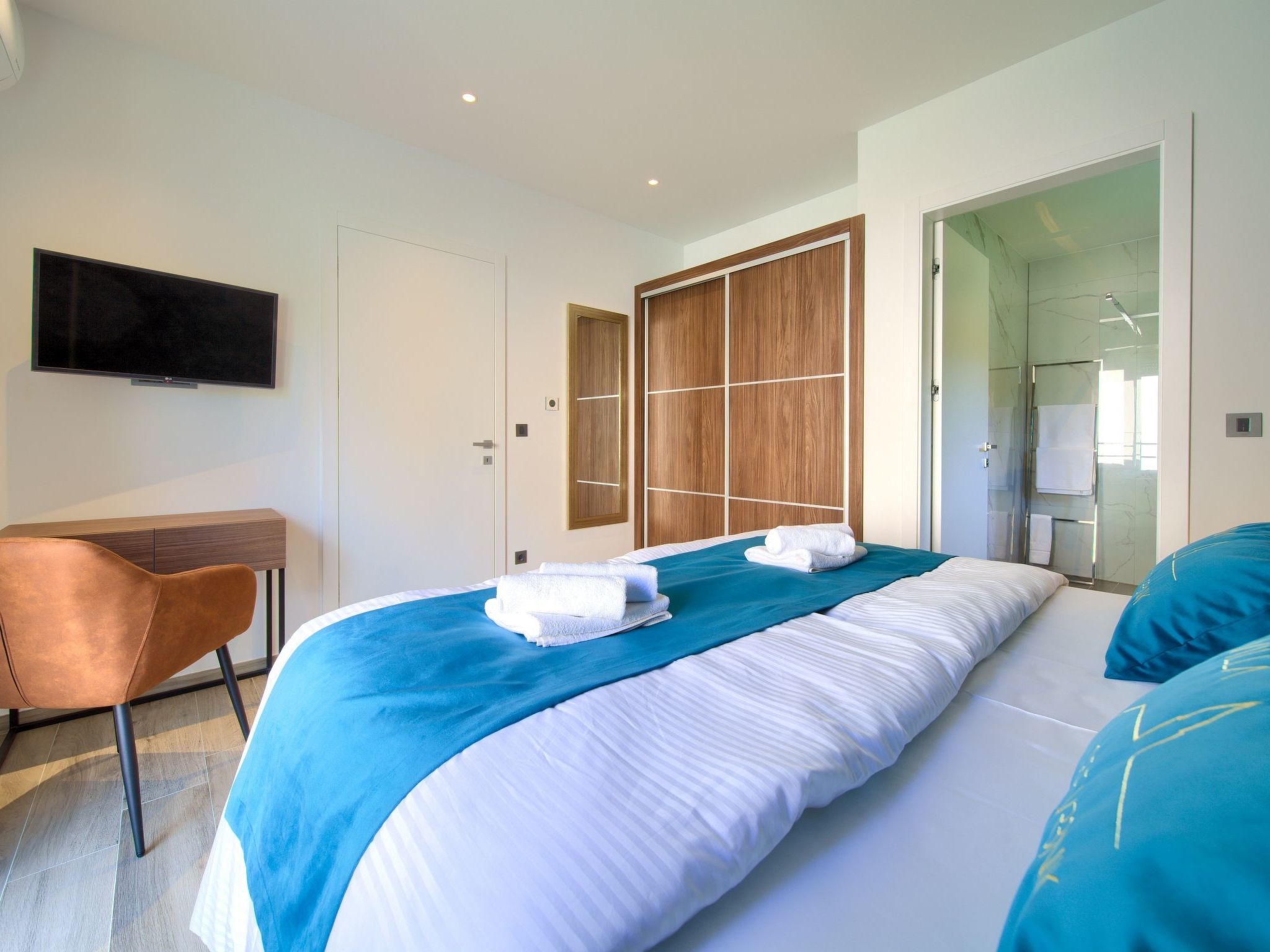 Luxuriöse Villa mit Pool und fantastischem Meerblick-Image-tags.info