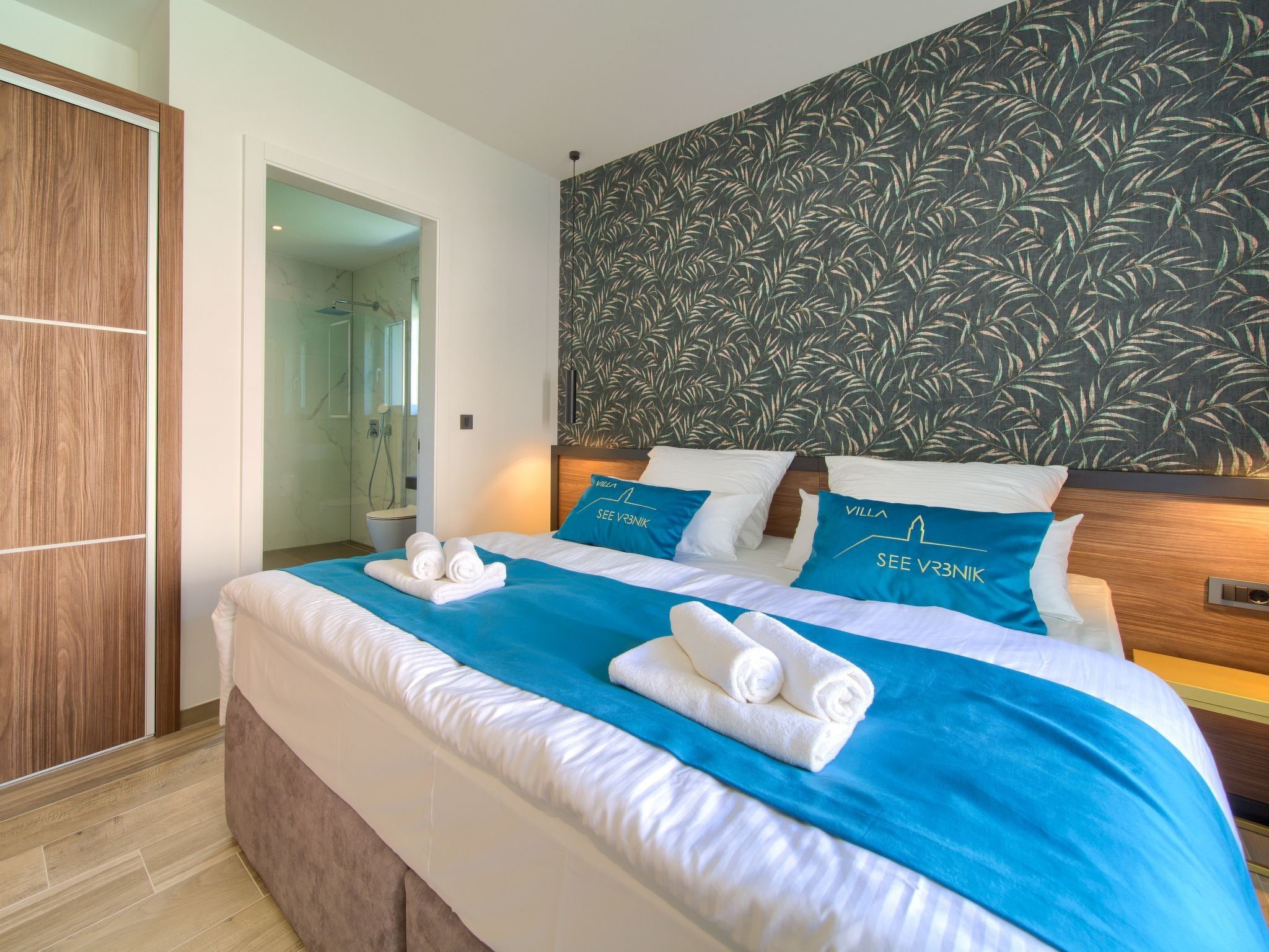 Luxuriöse Villa mit Pool und fantastischem Meerblick-Image-tags.info