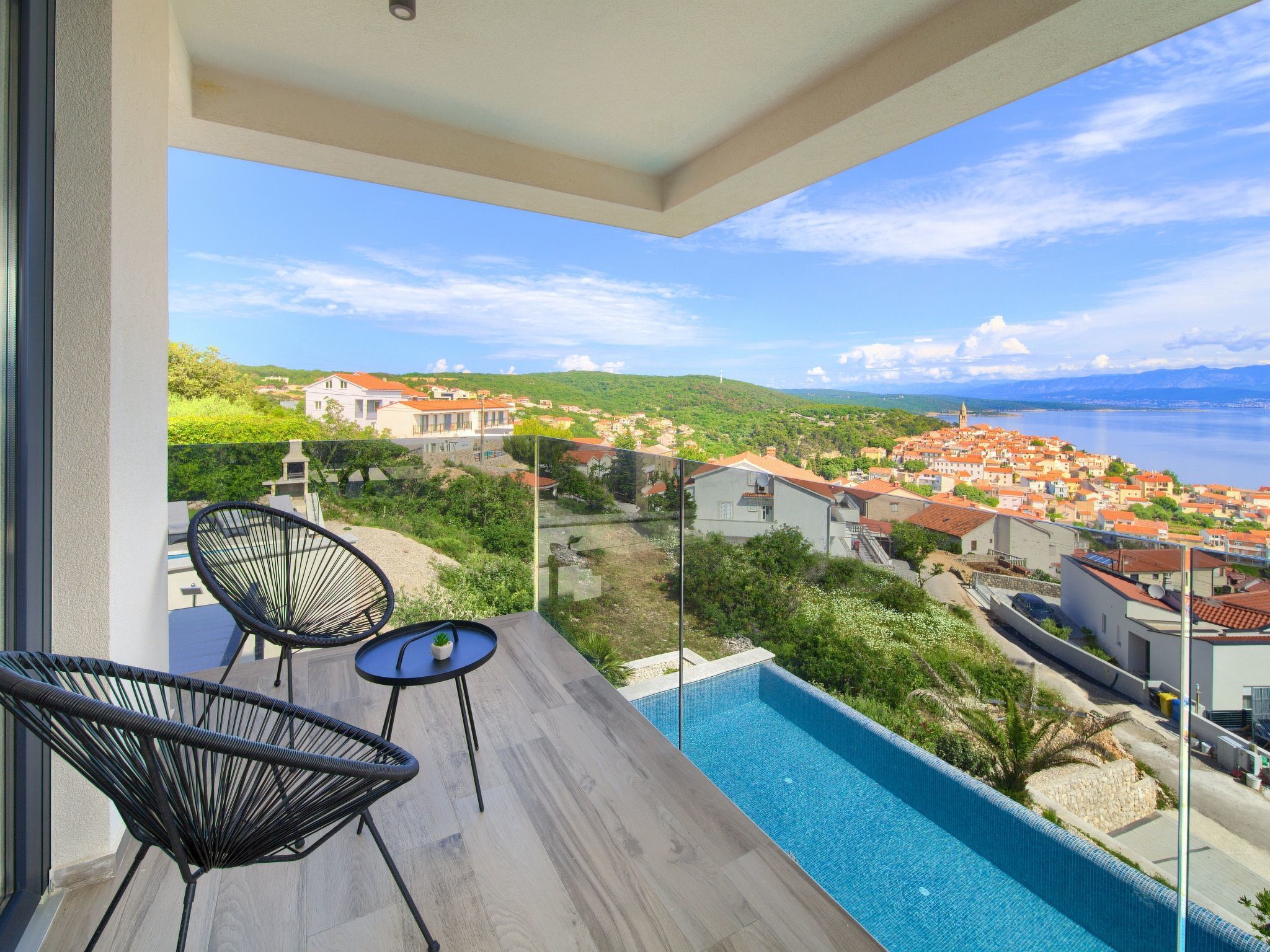 Luxuriöse Villa mit Pool und fantastischem Meerblick-Image-tags.info