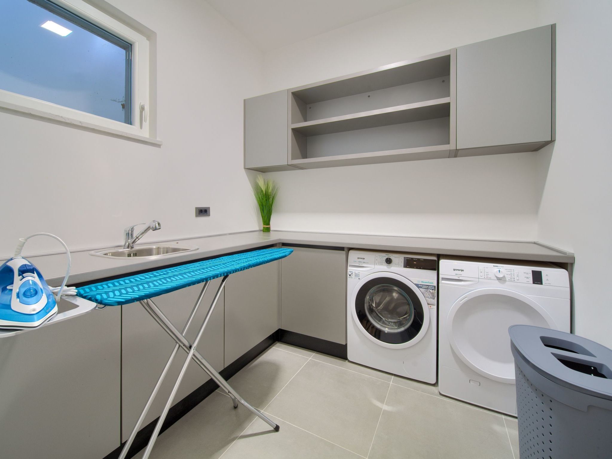 Luxuriöse Villa mit Pool und fantastischem Meerblick-Image-tags.info