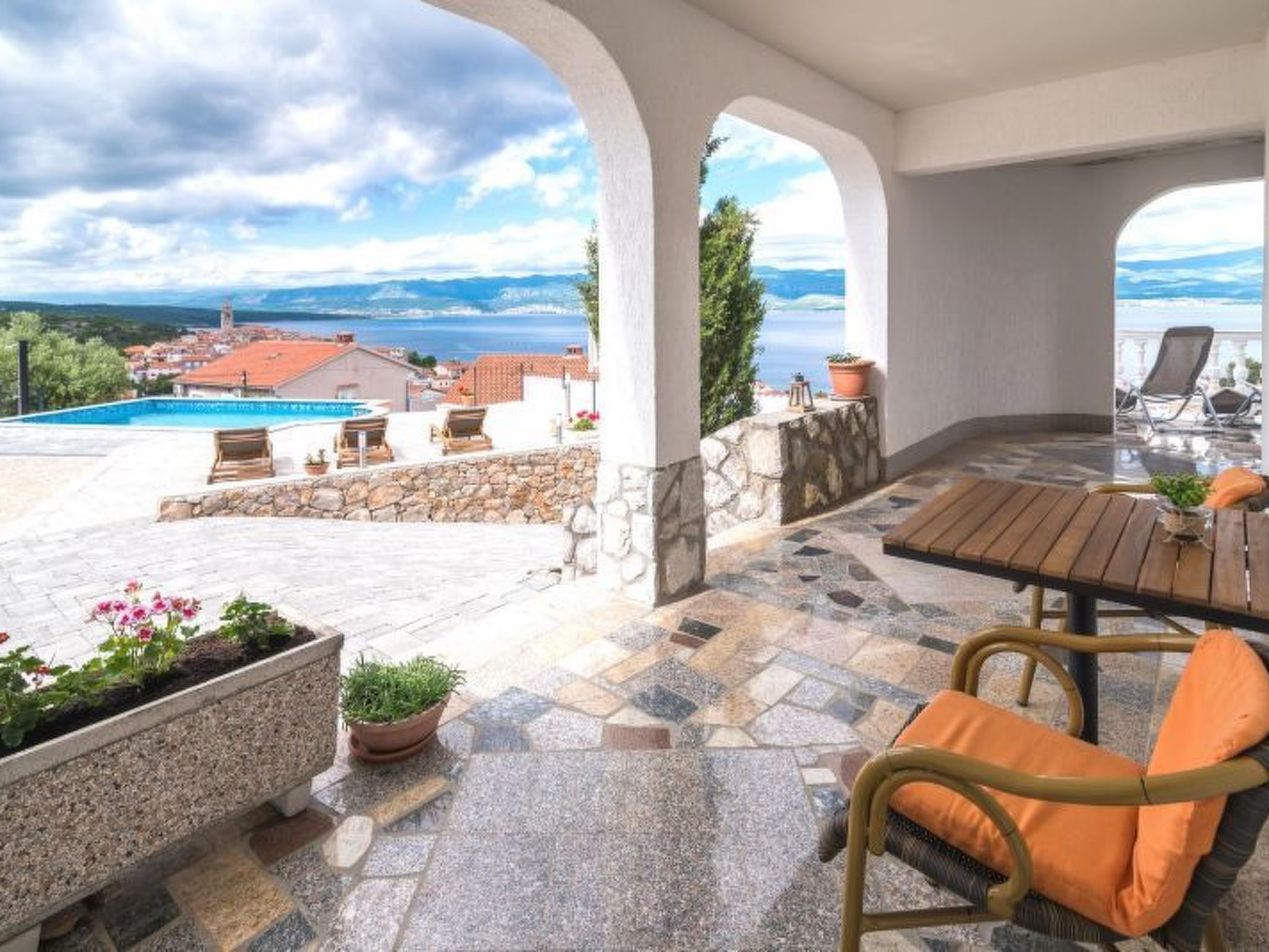 Luxuriöse Villa mit Pool und fantastischem Meerblick-Image-tags.info