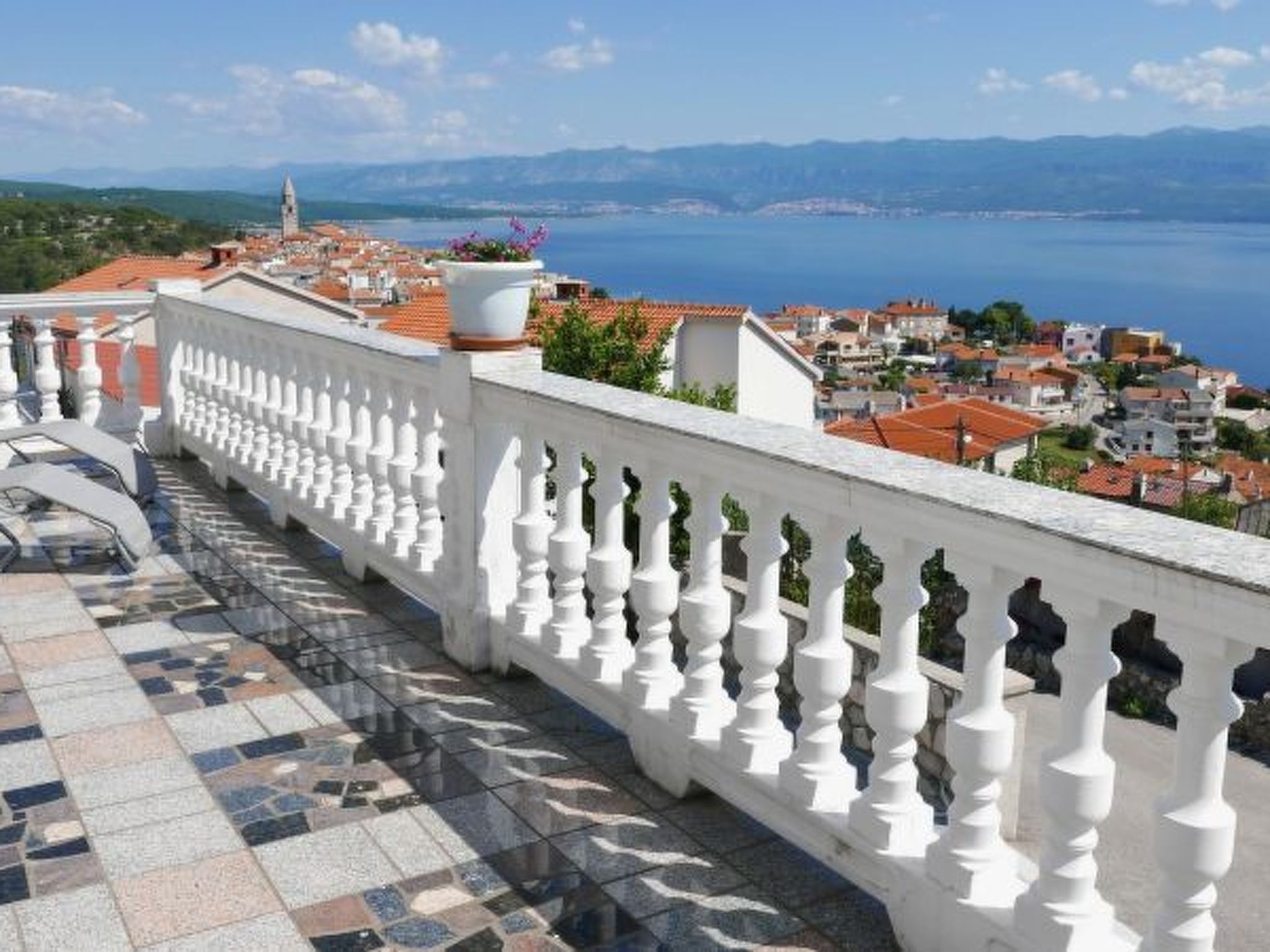 Luxuriöse Villa mit Pool und fantastischem Meerblick-Image-tags.info