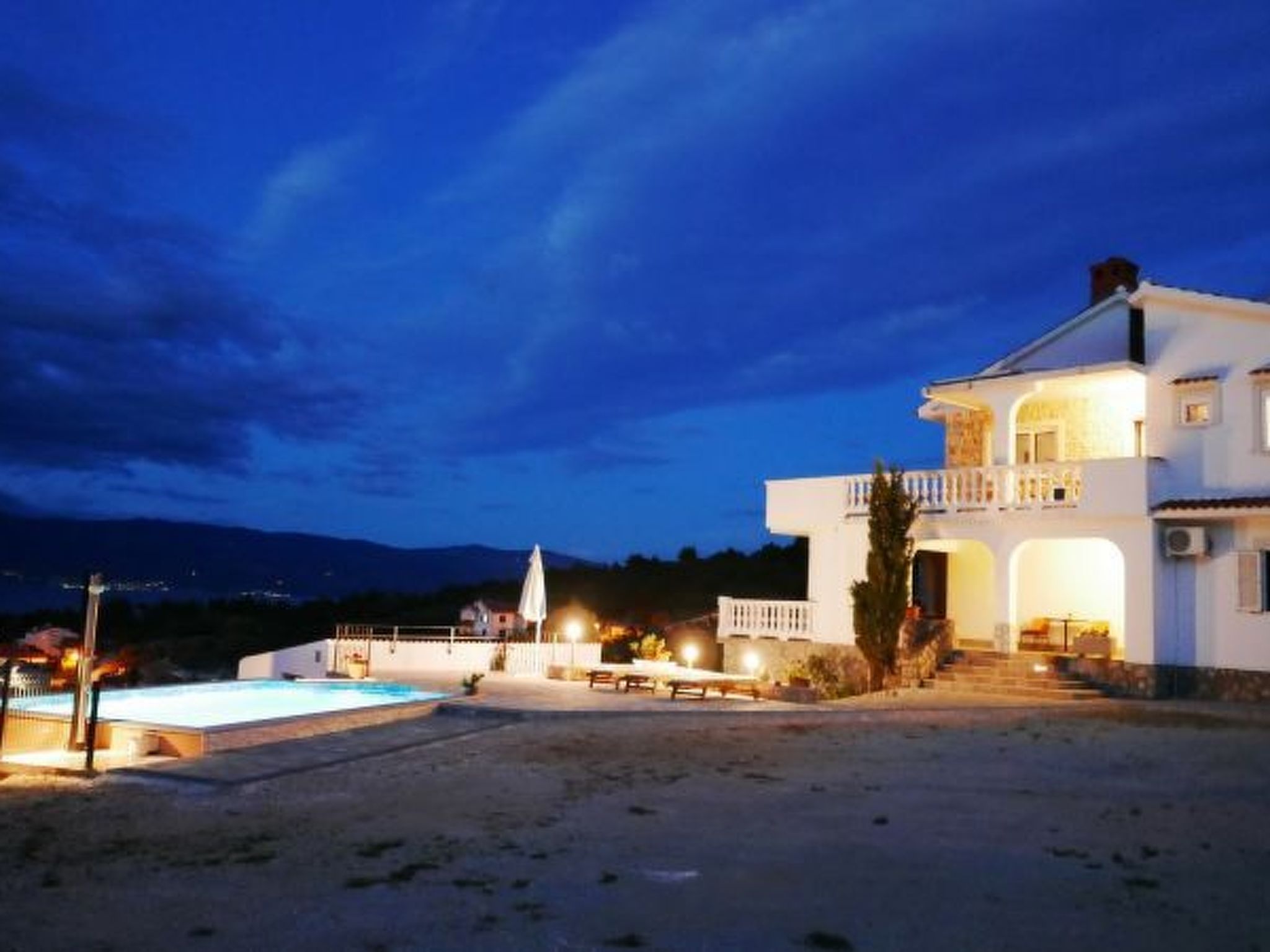 Luxuriöse Villa mit Pool und fantastischem Meerblick-Image-tags.info