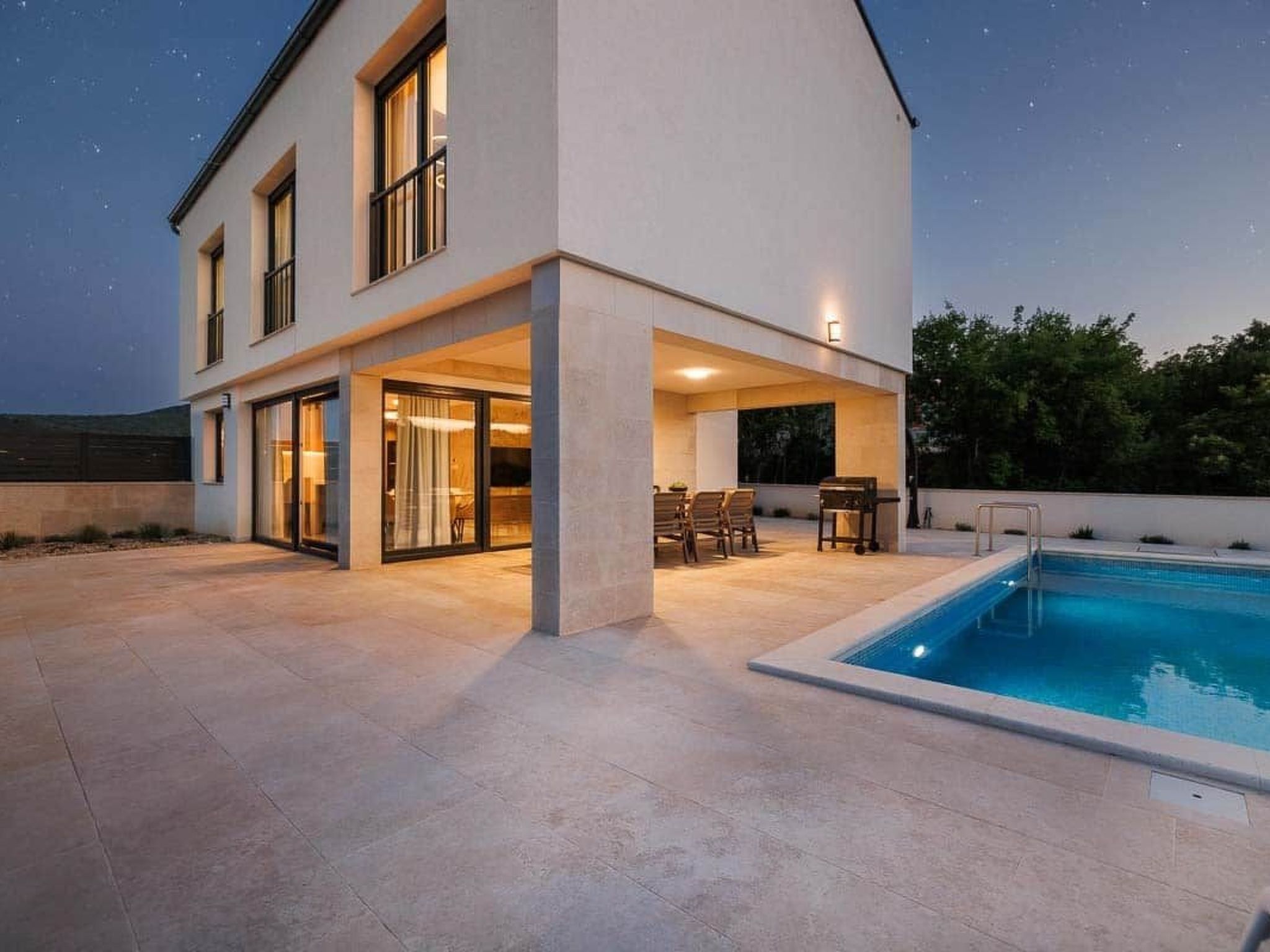 Brandneue Villa -beheizter Pool mit schönem Meerblick