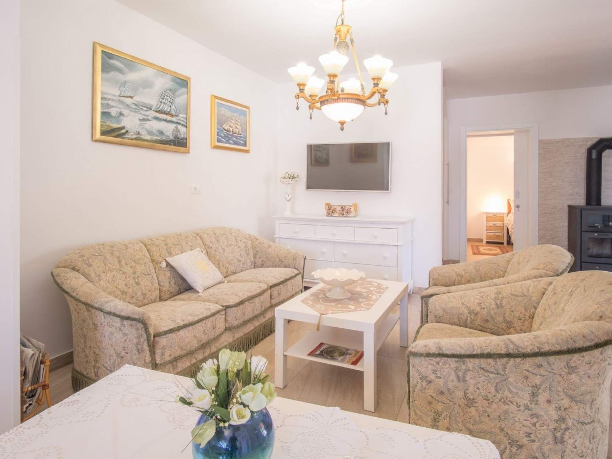 "Mela" mit Blick auf das Wasser-Image-tags.info