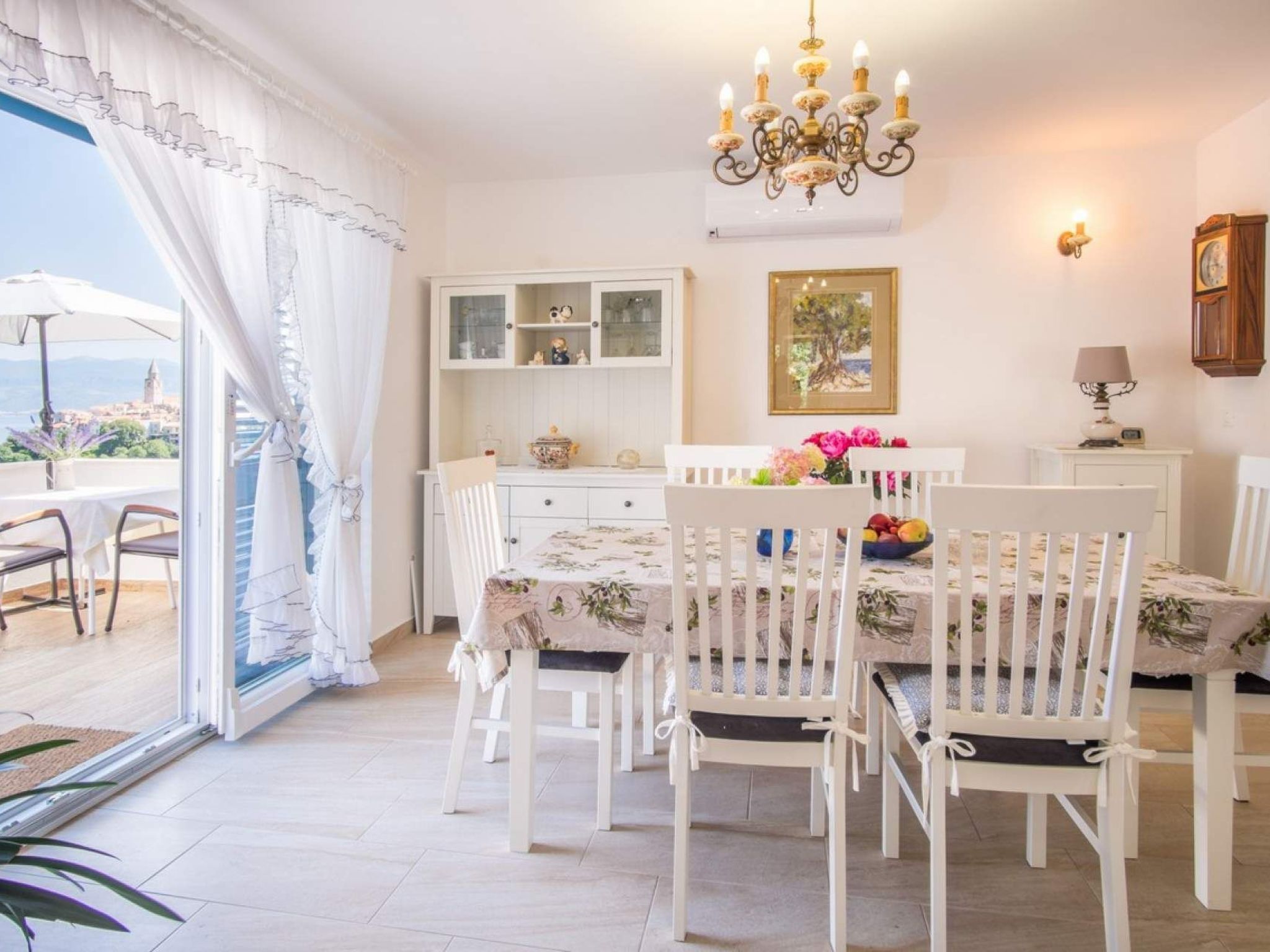 "Mela" mit Blick auf das Wasser-Image-tags.info