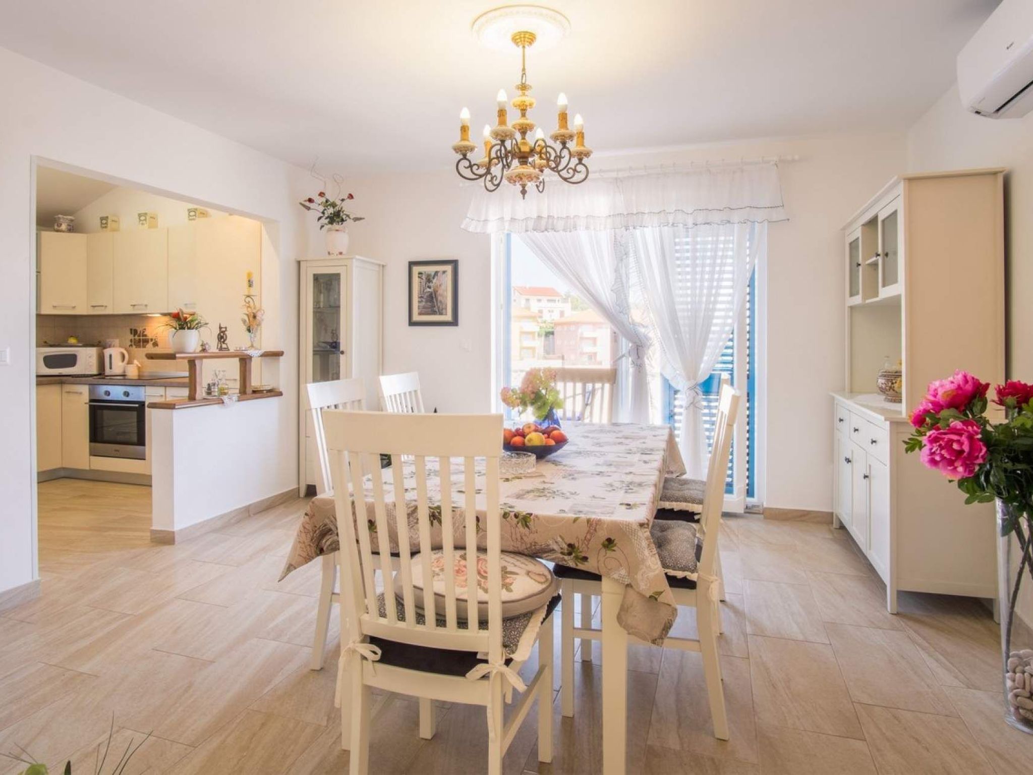 "Mela" mit Blick auf das Wasser-Image-tags.info