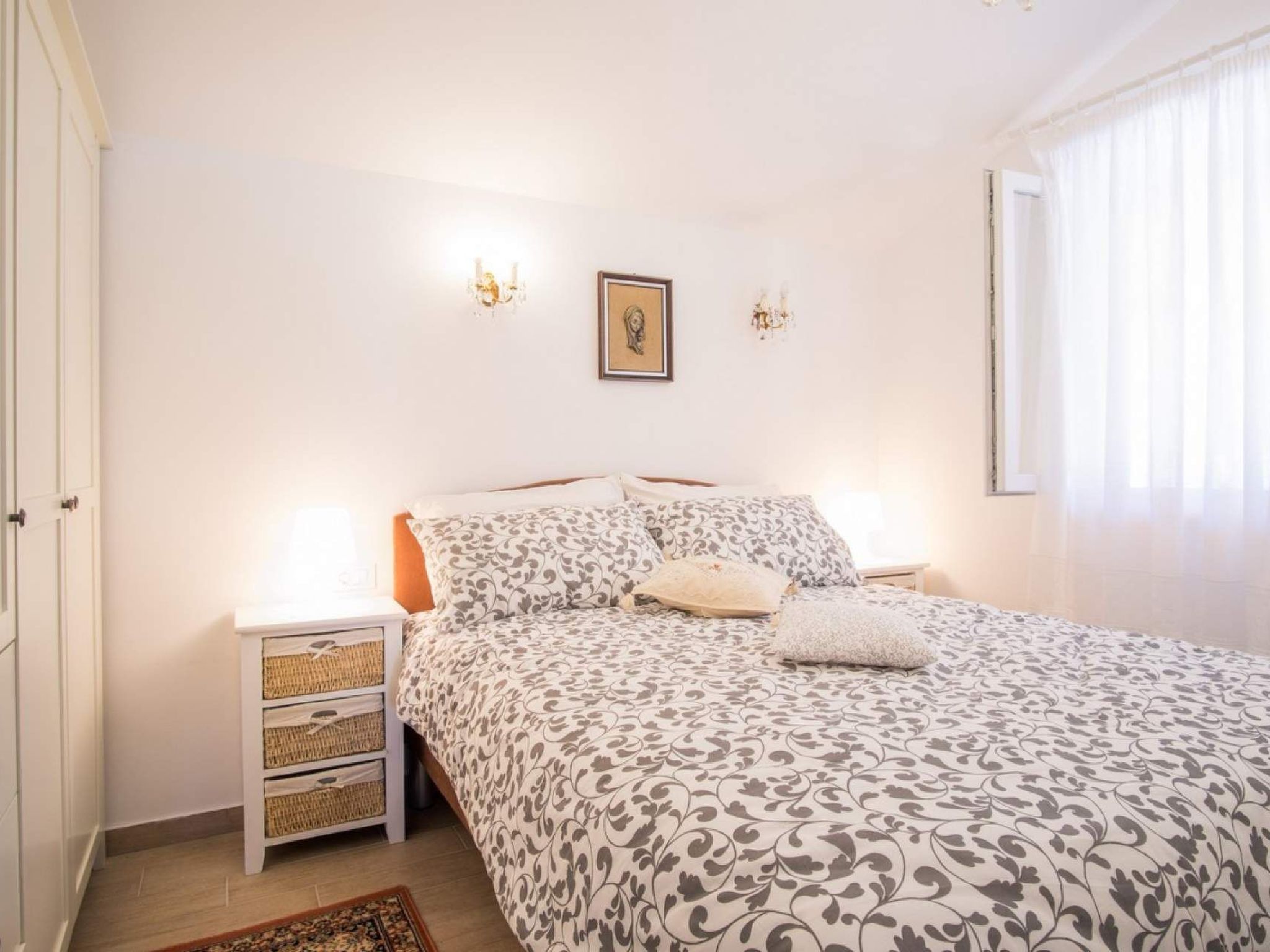 "Mela" mit Blick auf das Wasser-Image-tags.info