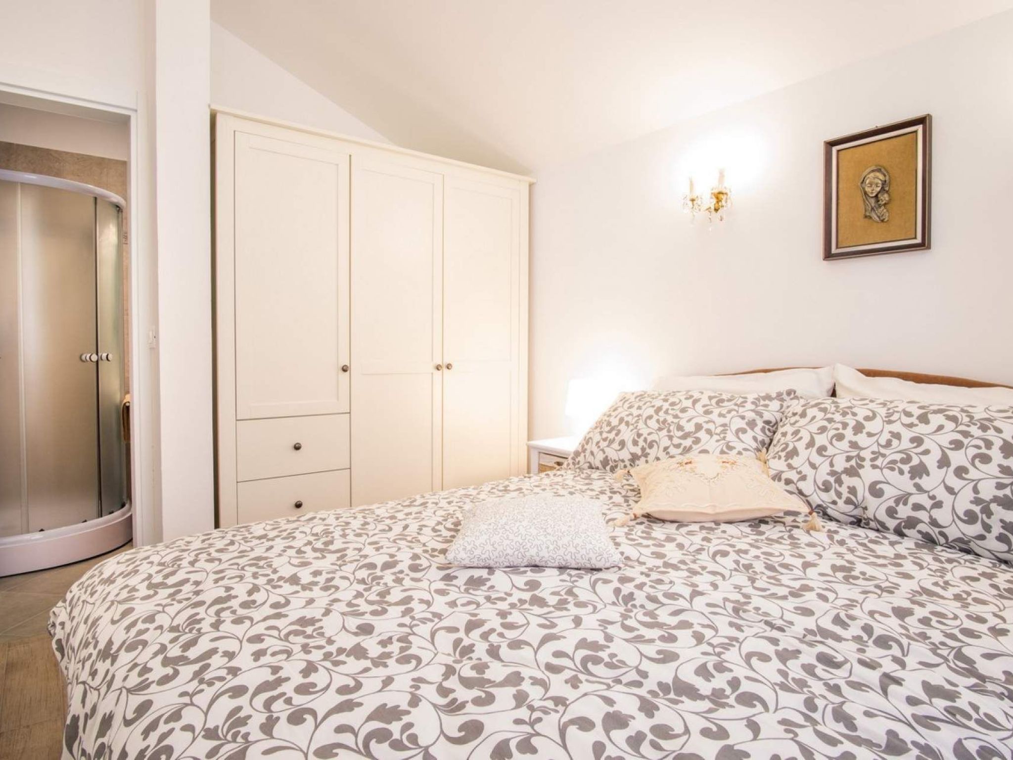 "Mela" mit Blick auf das Wasser-Image-tags.info