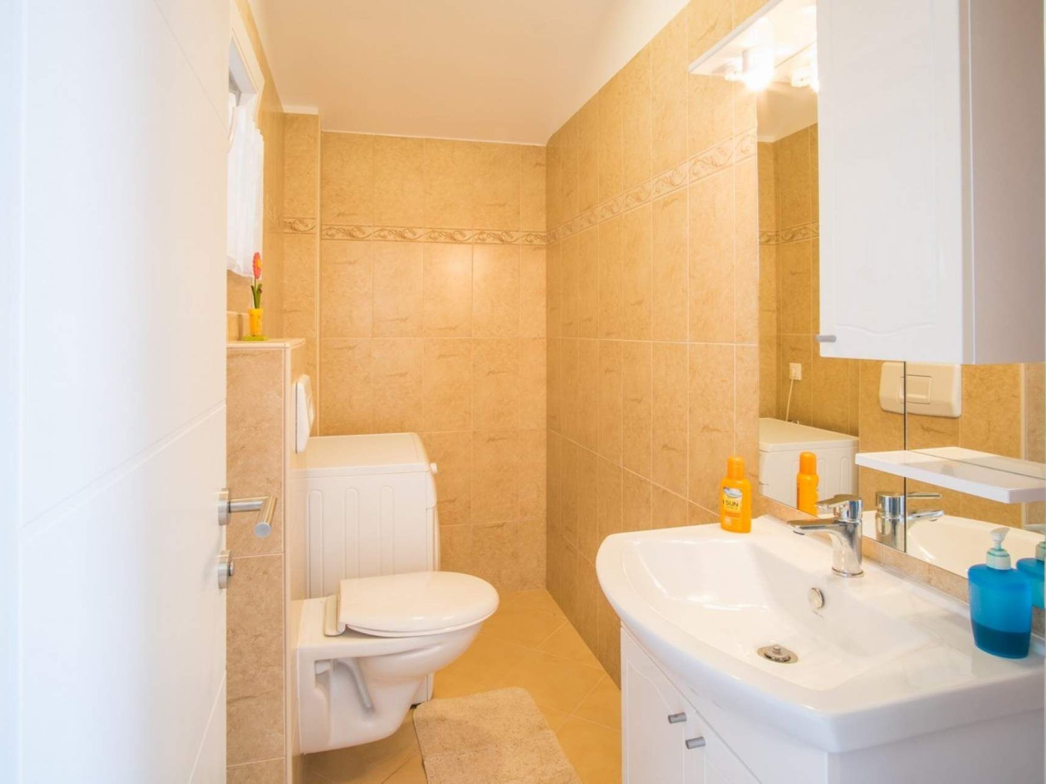 "Mela" mit Blick auf das Wasser-Image-tags.info