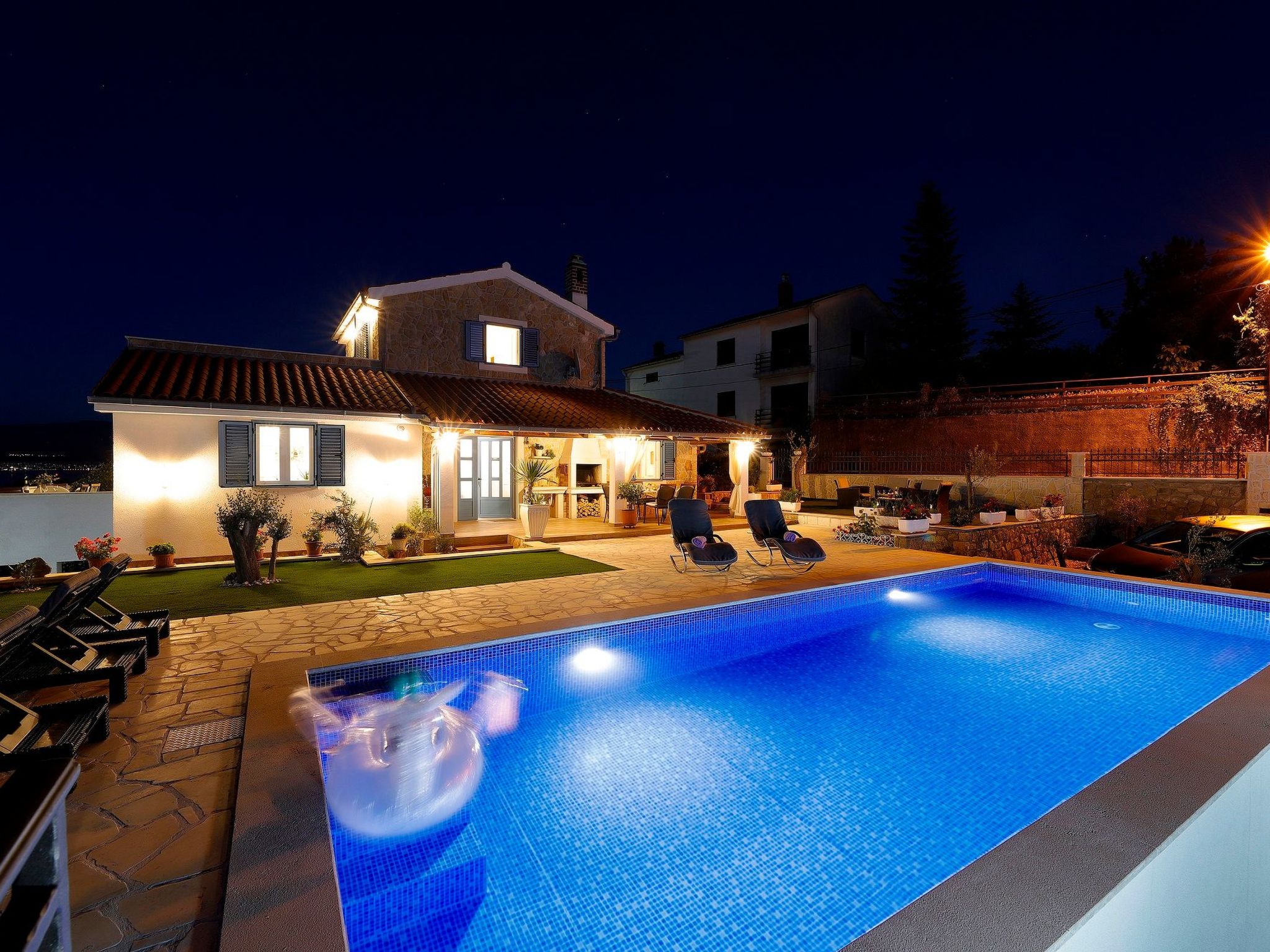 "Mela" mit Blick auf das Wasser-Image-tags.info