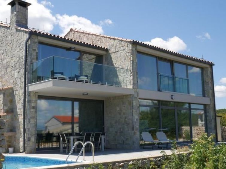 Vakantiehuis met open haard en zeezicht in Vrbnik, Krk in VRBNIK