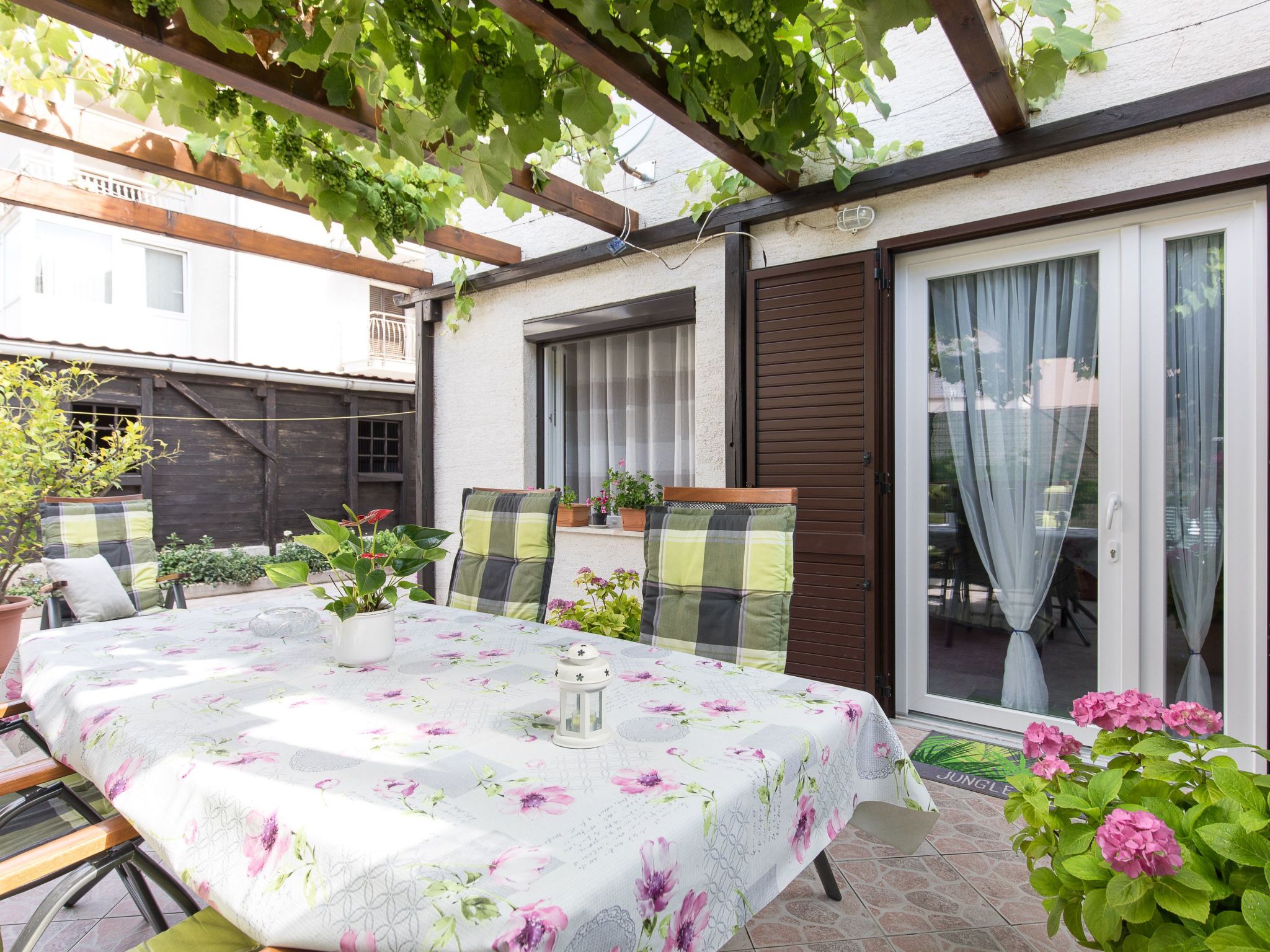 Photo of Apartment im Erdgeschoss mit überdachter Terrasse